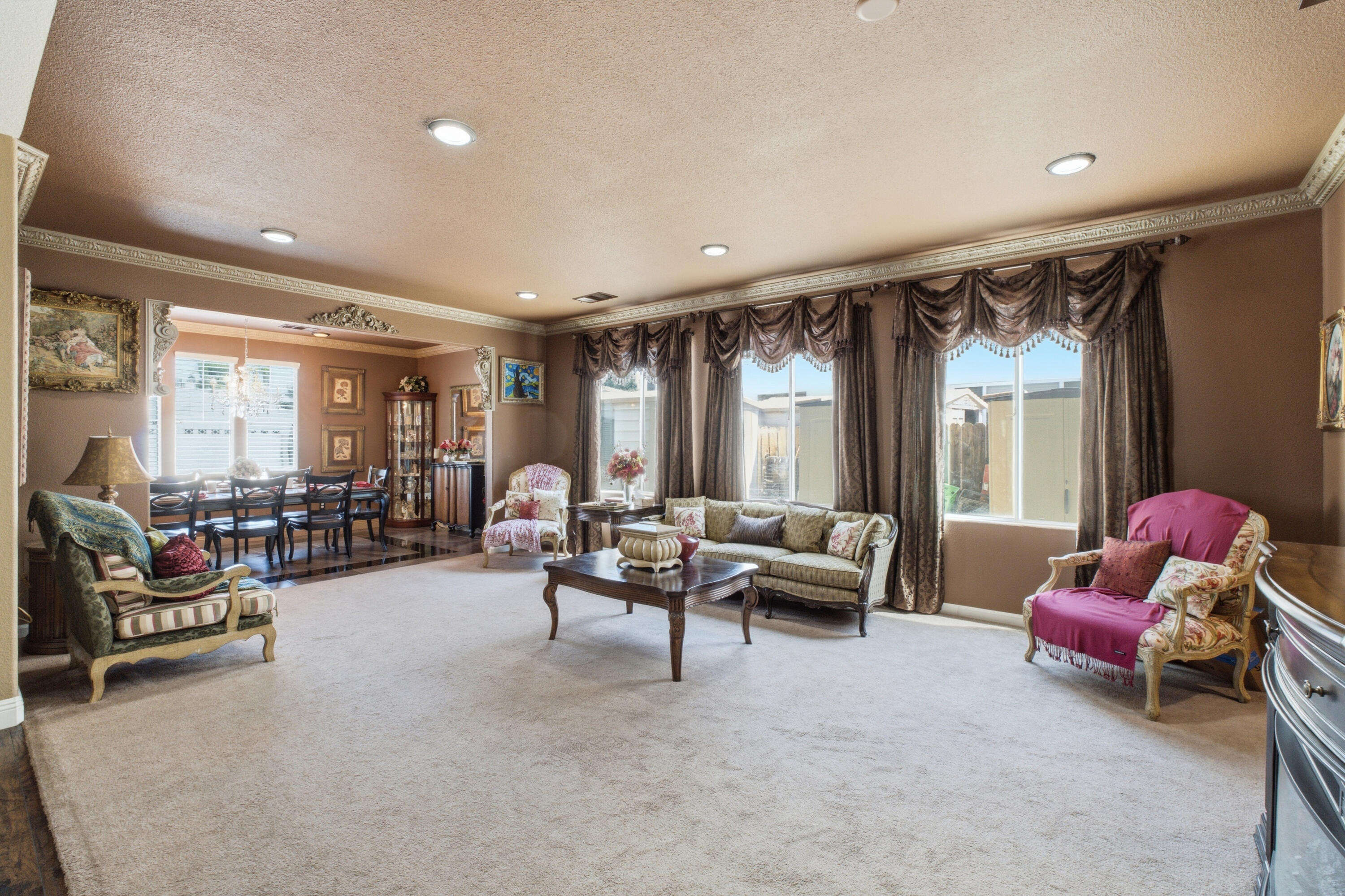 5733 W Babcock Ave, Visalia, CA 93291