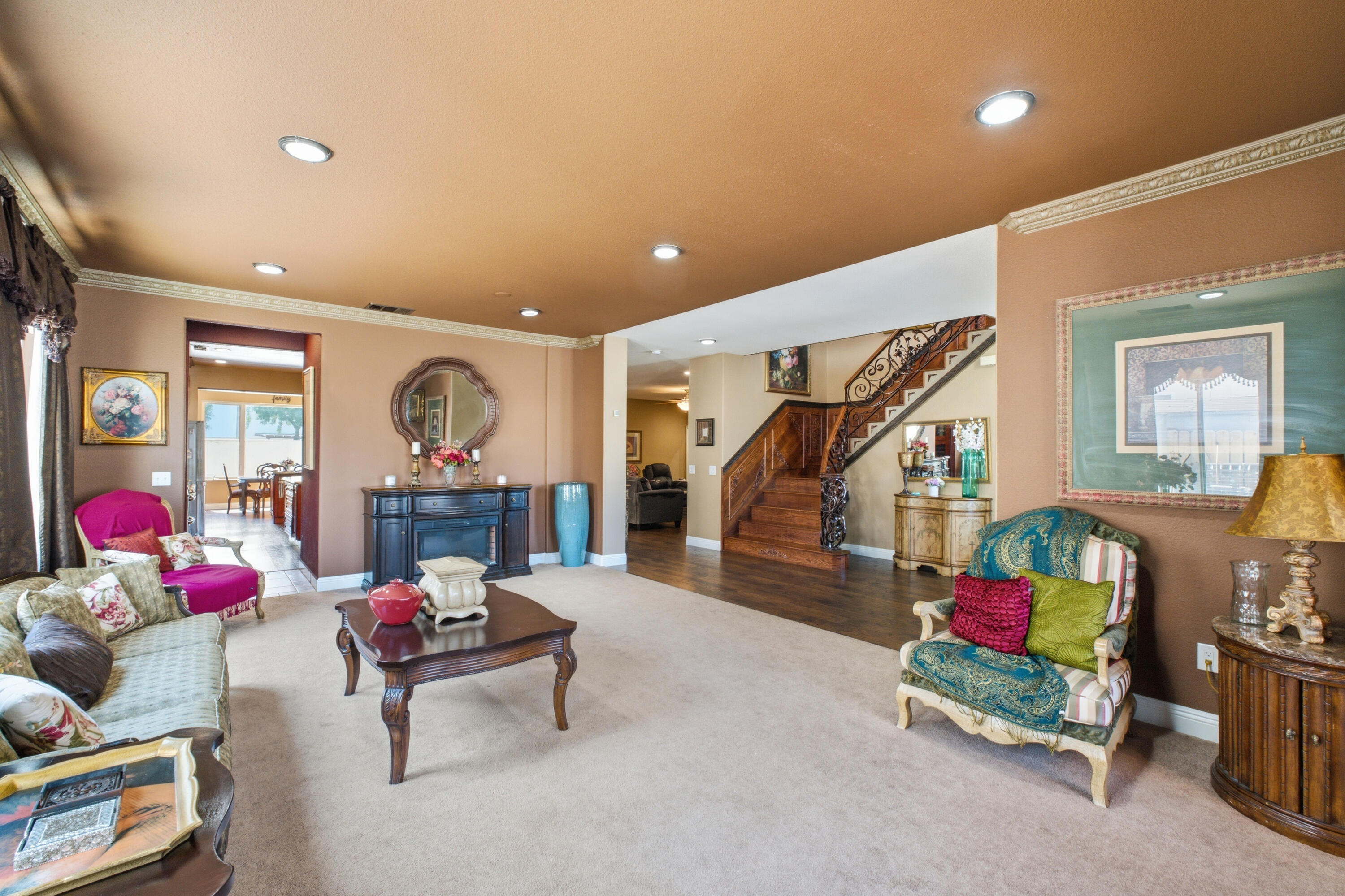 5733 W Babcock Ave, Visalia, CA 93291