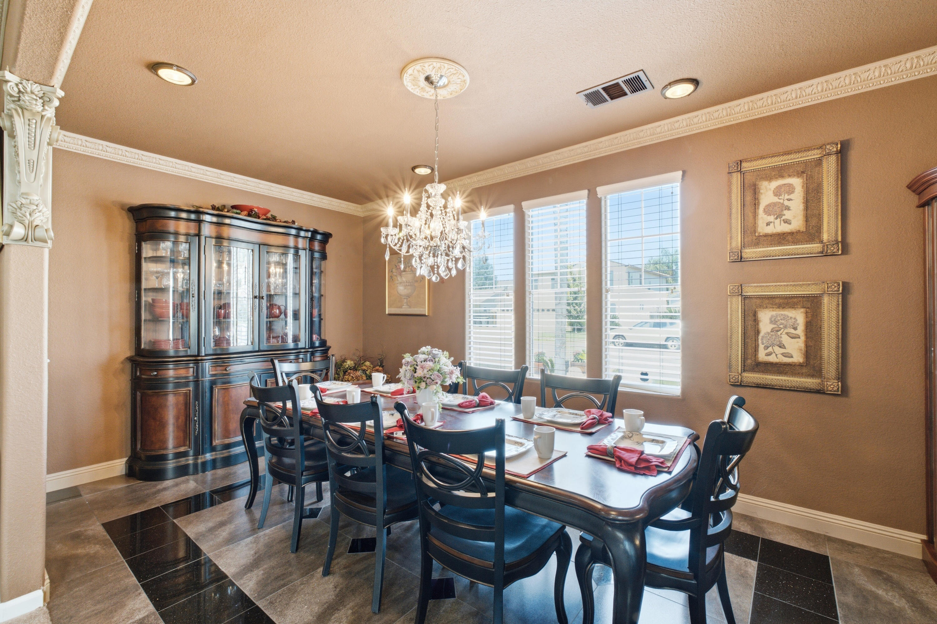 5733 W Babcock Ave, Visalia, CA 93291