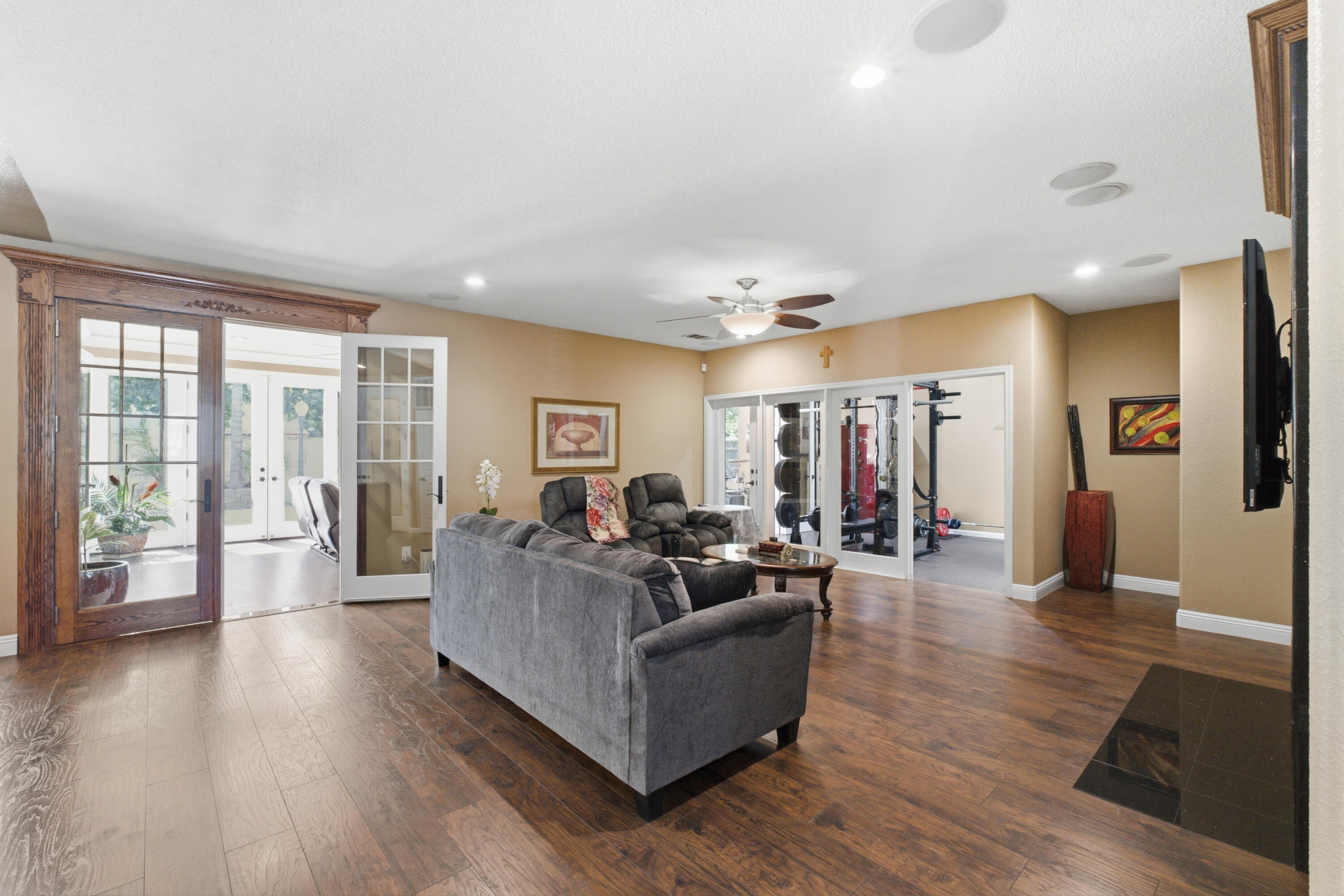 5733 W Babcock Ave, Visalia, CA 93291