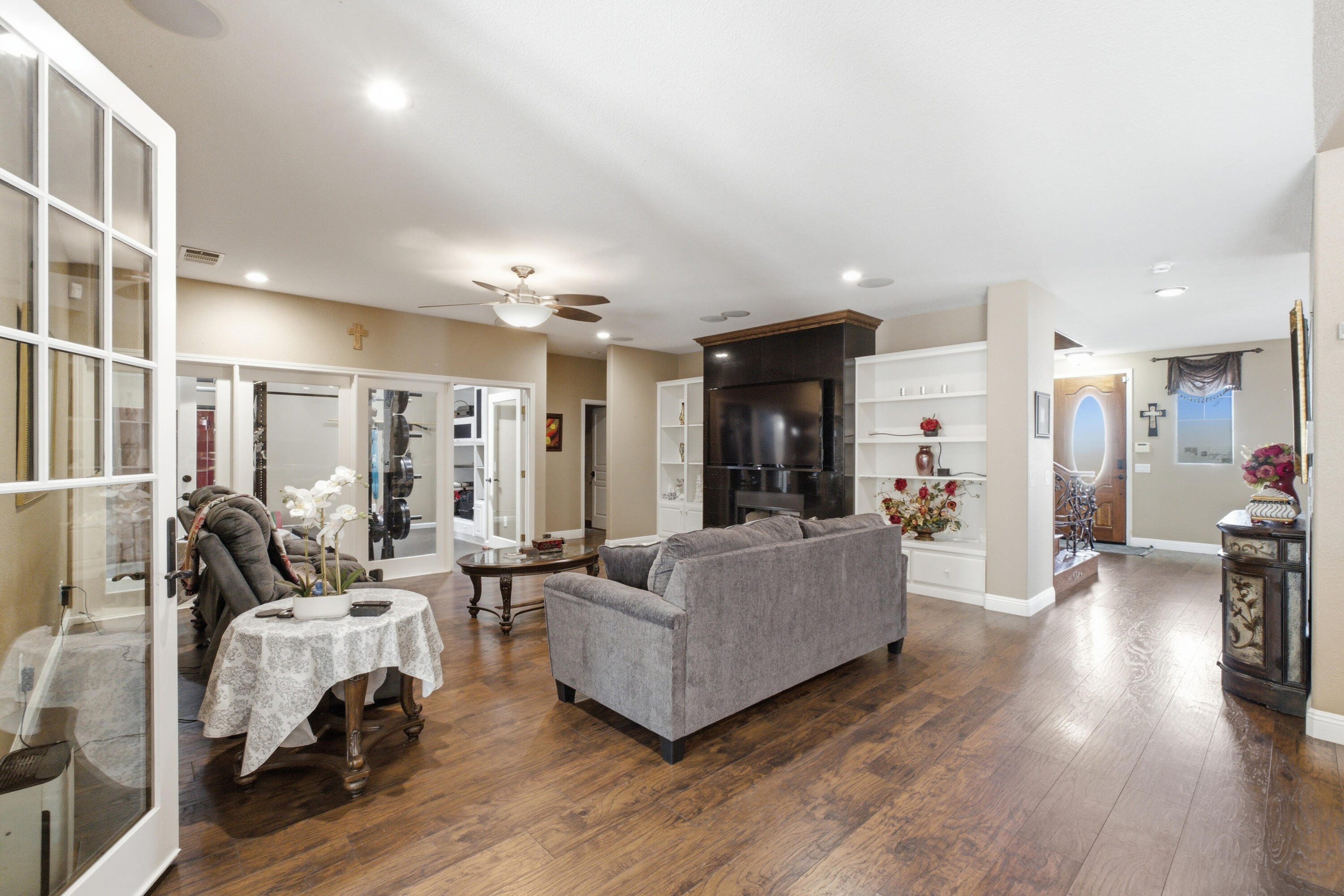 5733 W Babcock Ave, Visalia, CA 93291