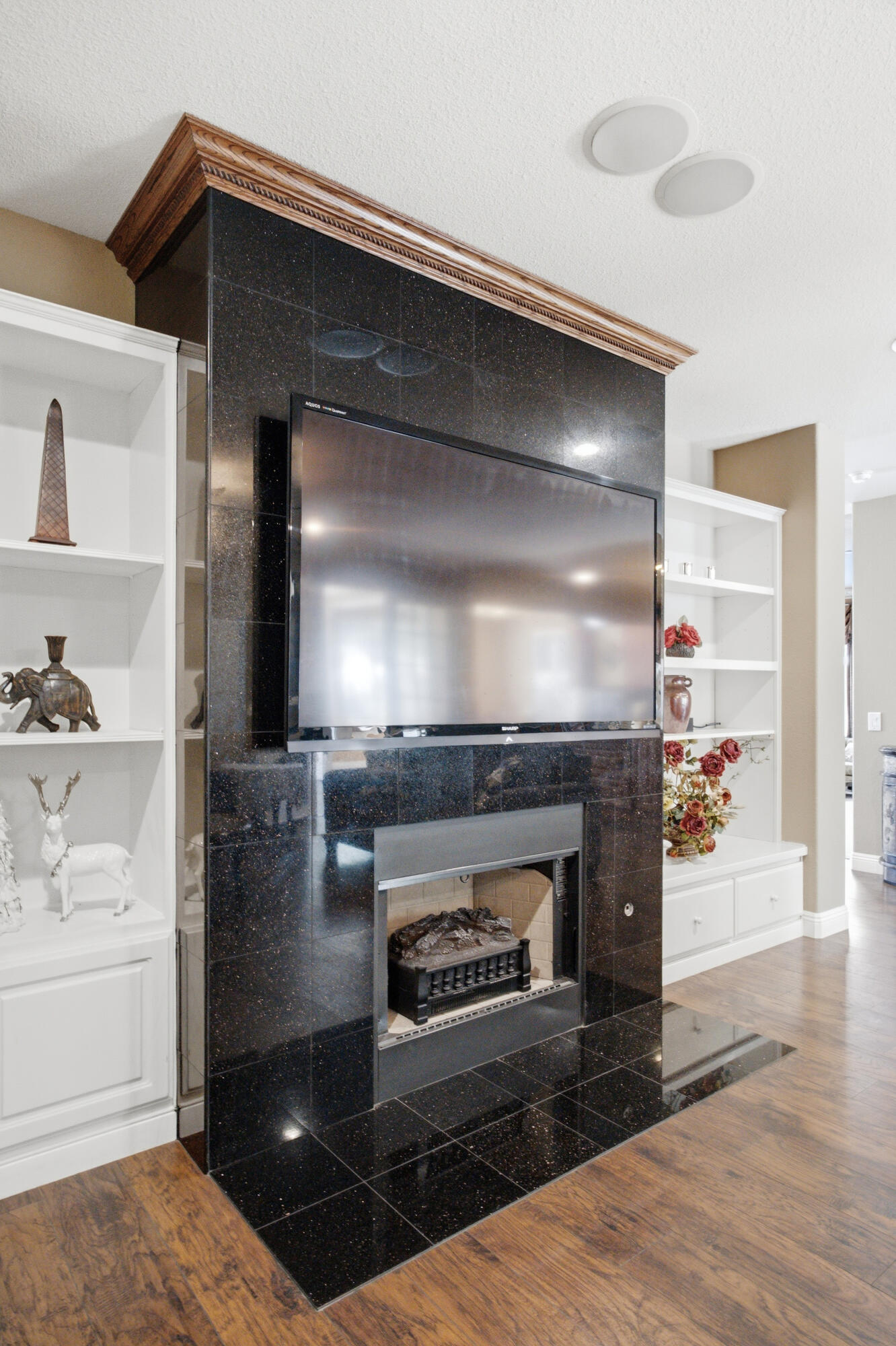 5733 W Babcock Ave, Visalia, CA 93291