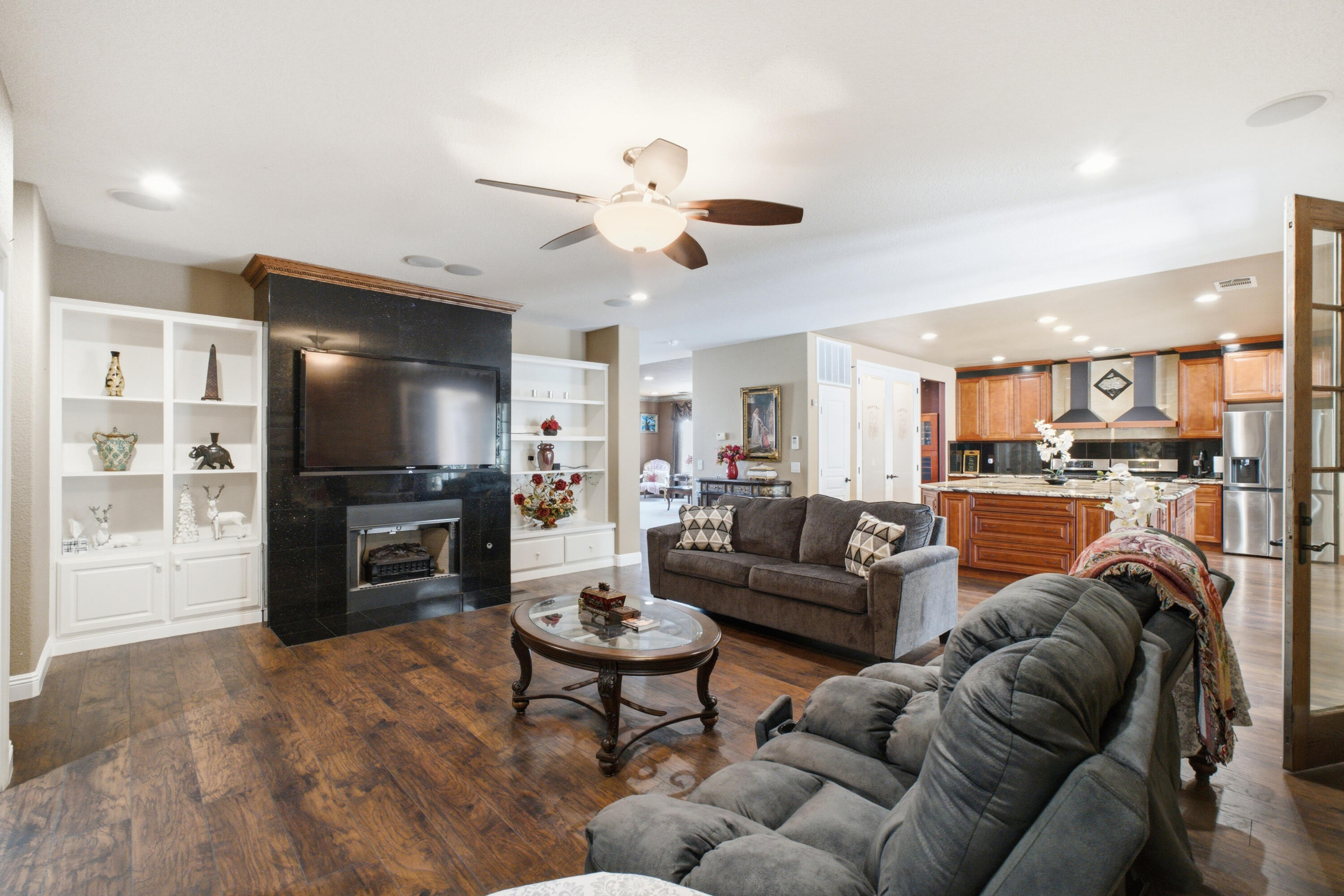 5733 W Babcock Ave, Visalia, CA 93291