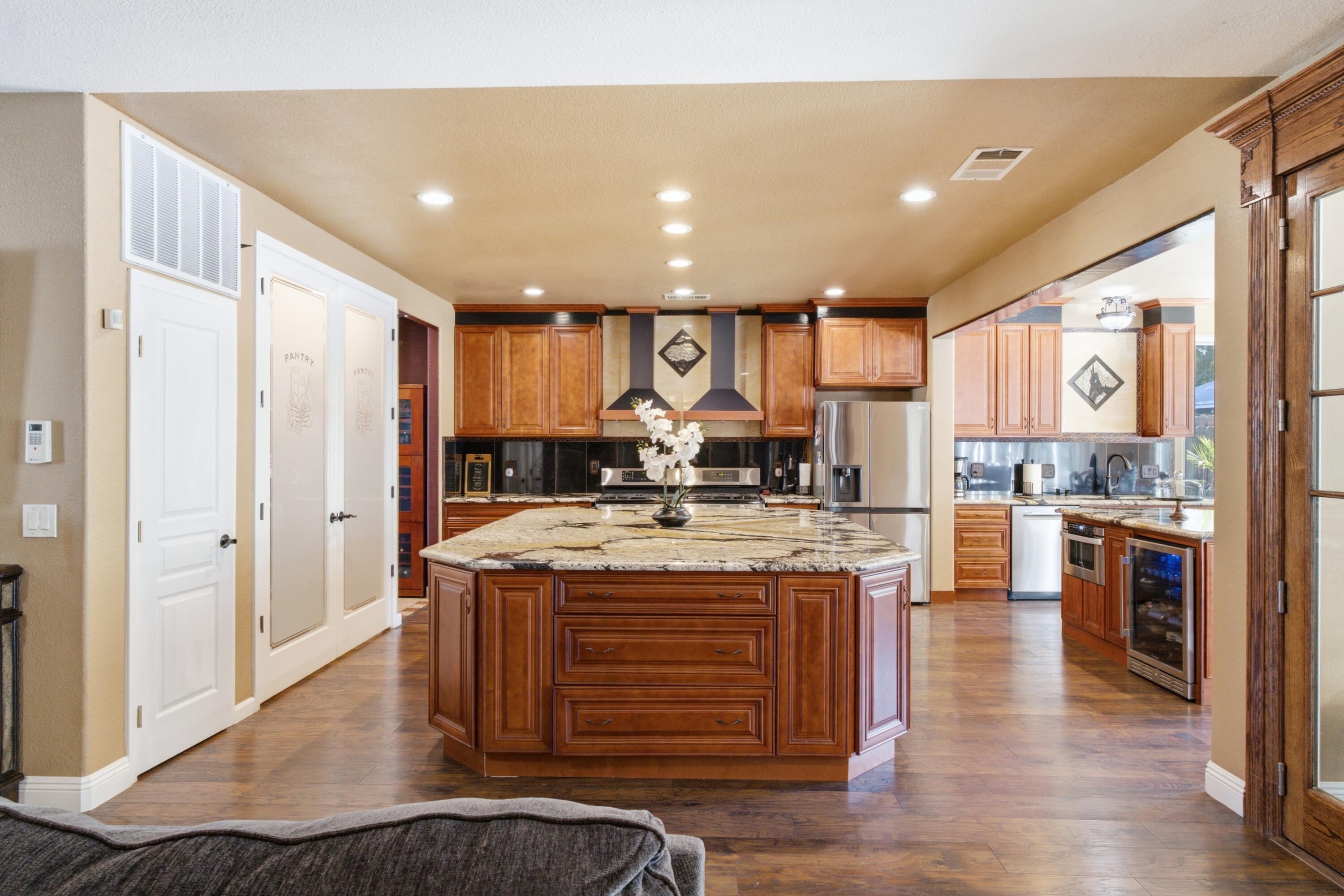 5733 W Babcock Ave, Visalia, CA 93291