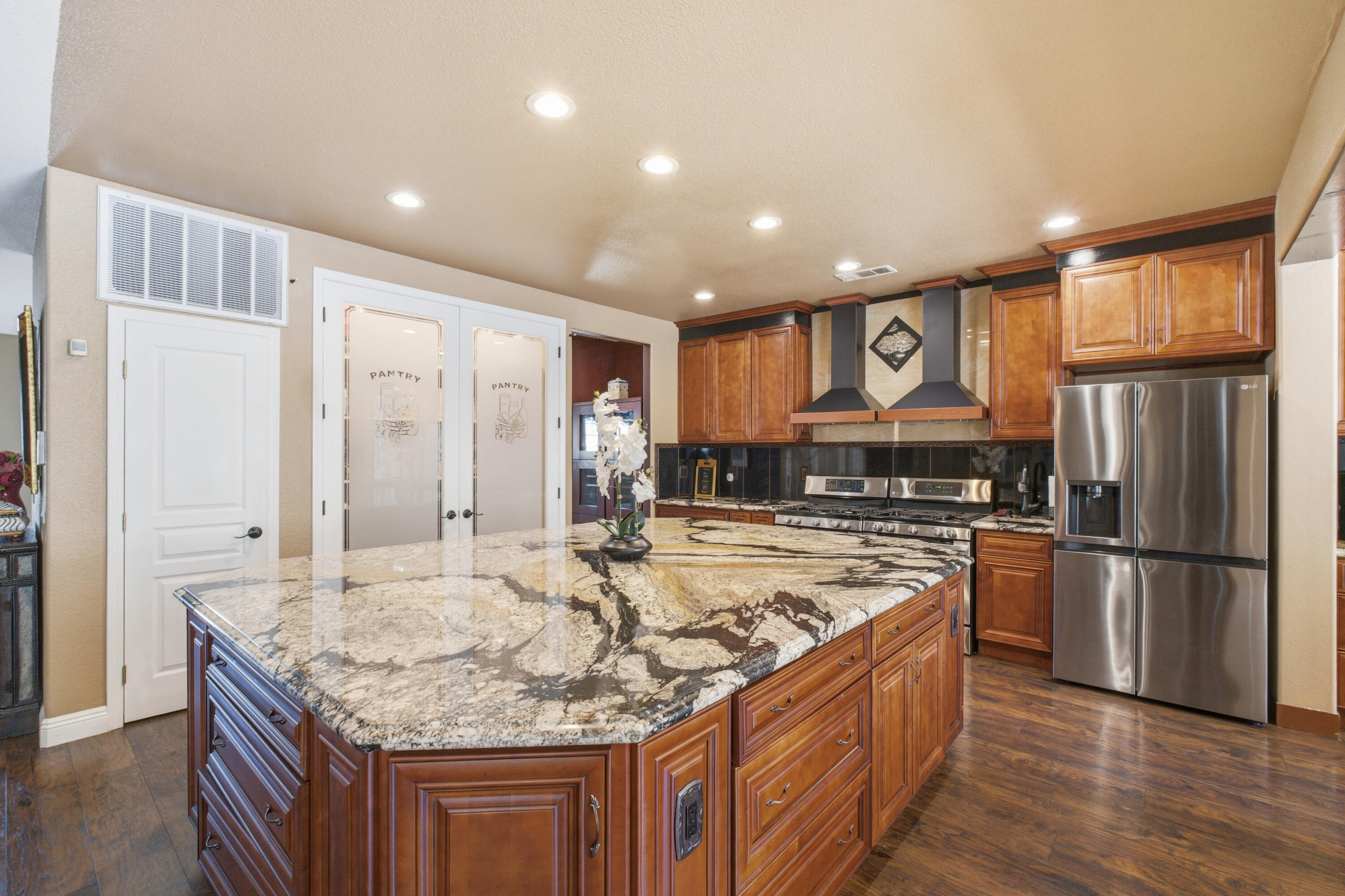 5733 W Babcock Ave, Visalia, CA 93291