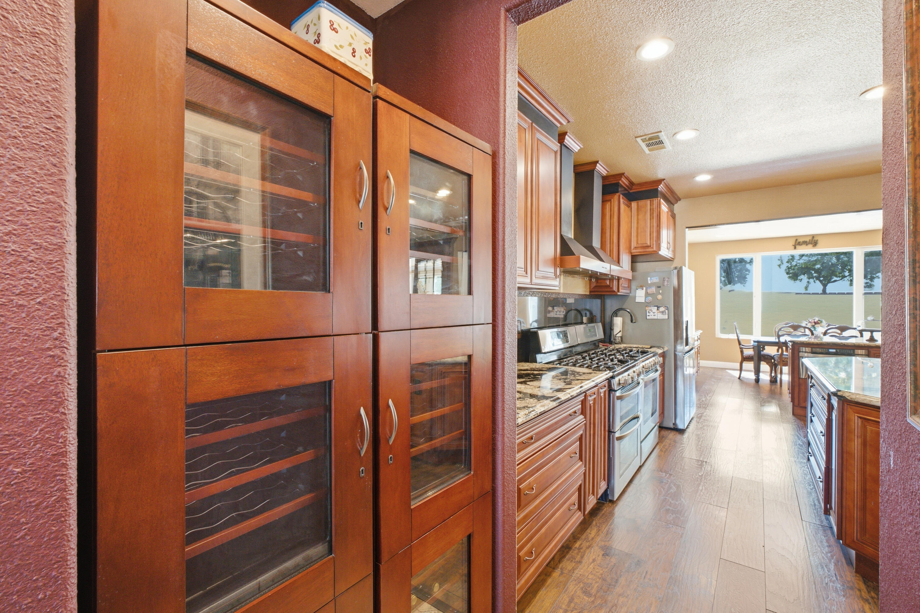 5733 W Babcock Ave, Visalia, CA 93291