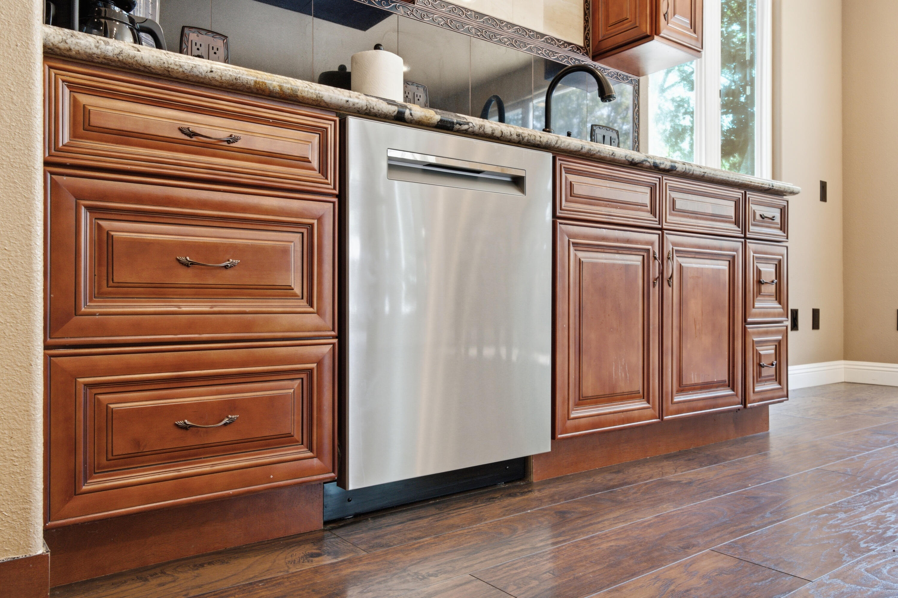 5733 W Babcock Ave, Visalia, CA 93291