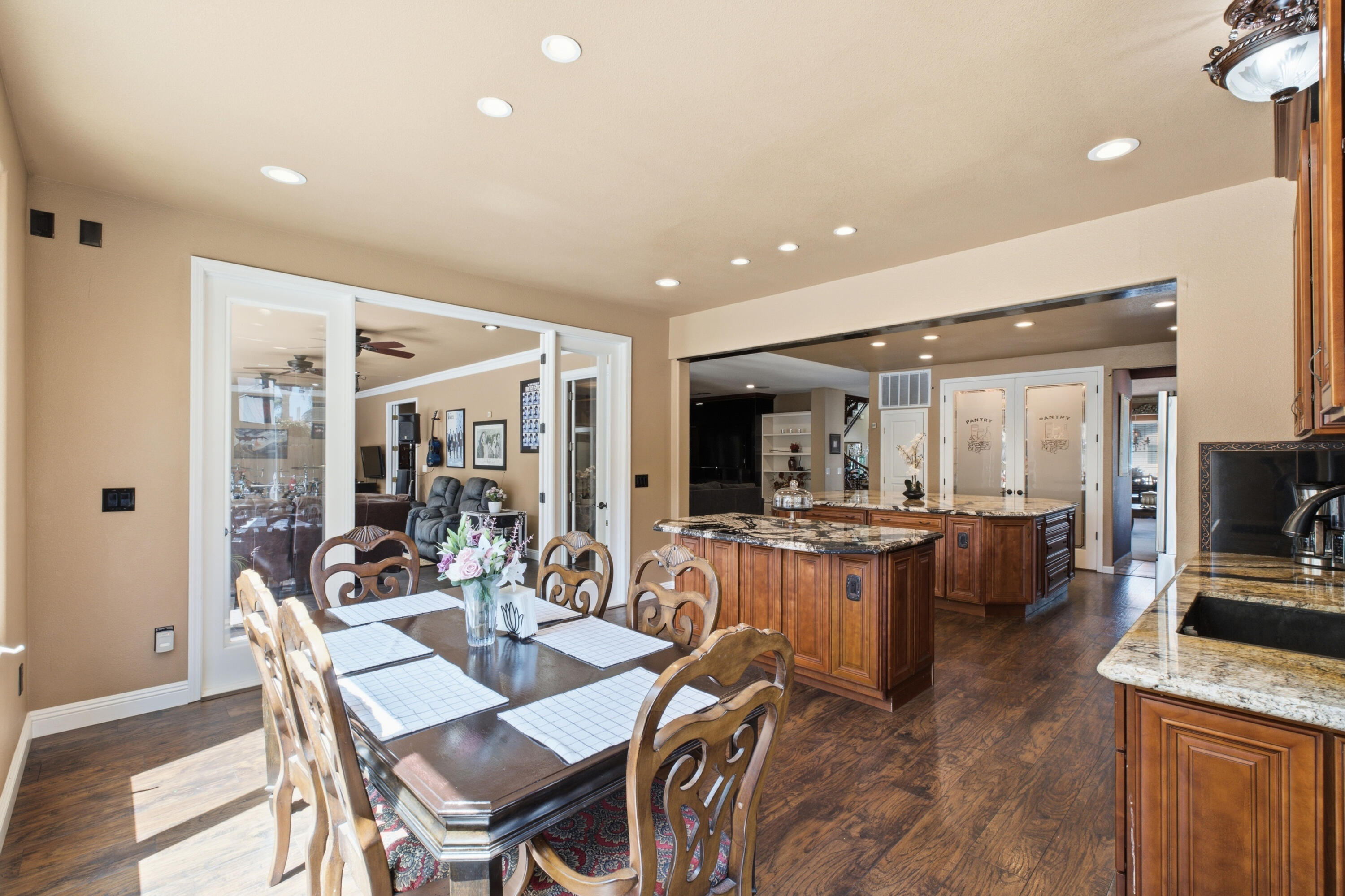 5733 W Babcock Ave, Visalia, CA 93291