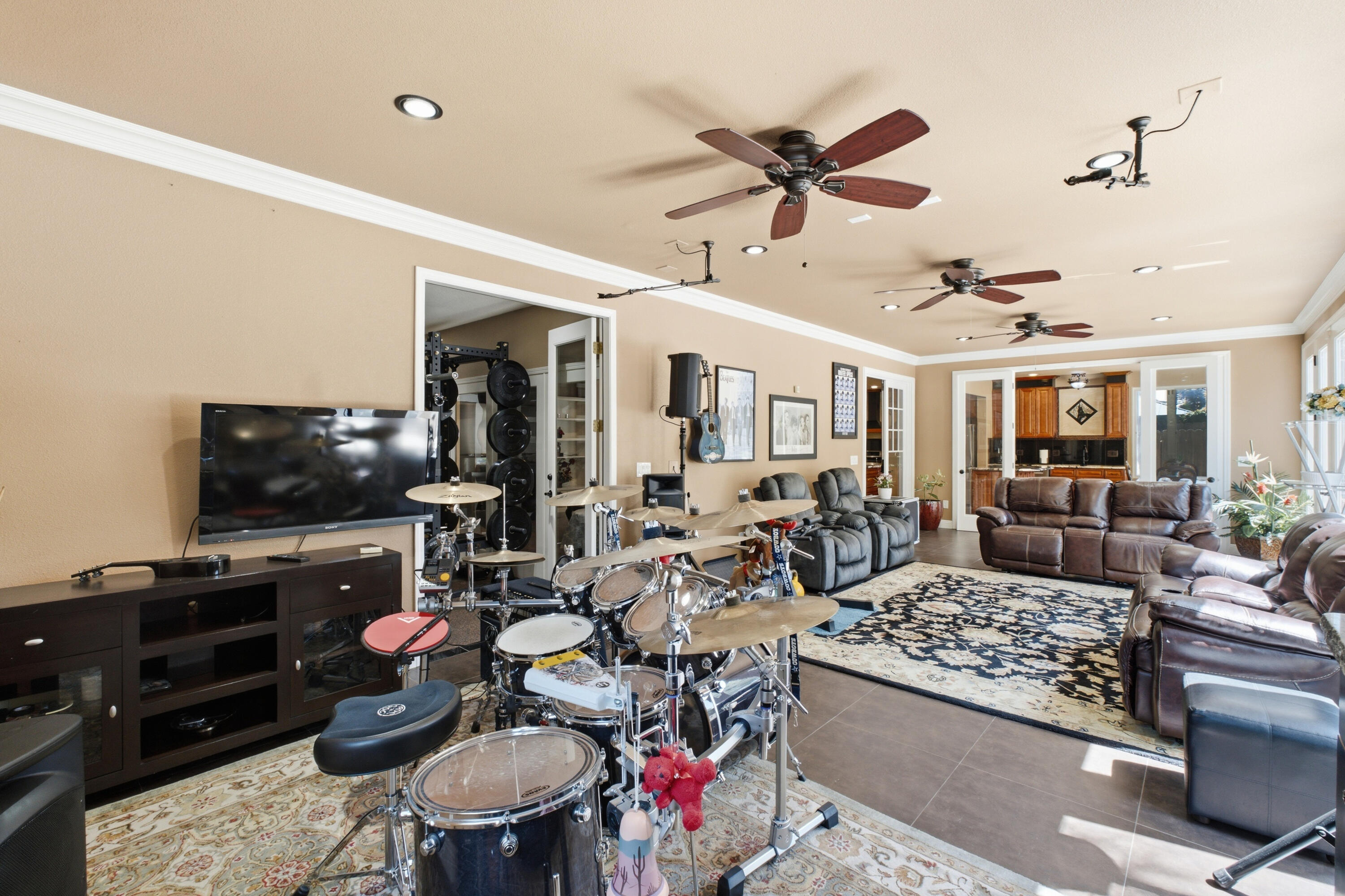 5733 W Babcock Ave, Visalia, CA 93291