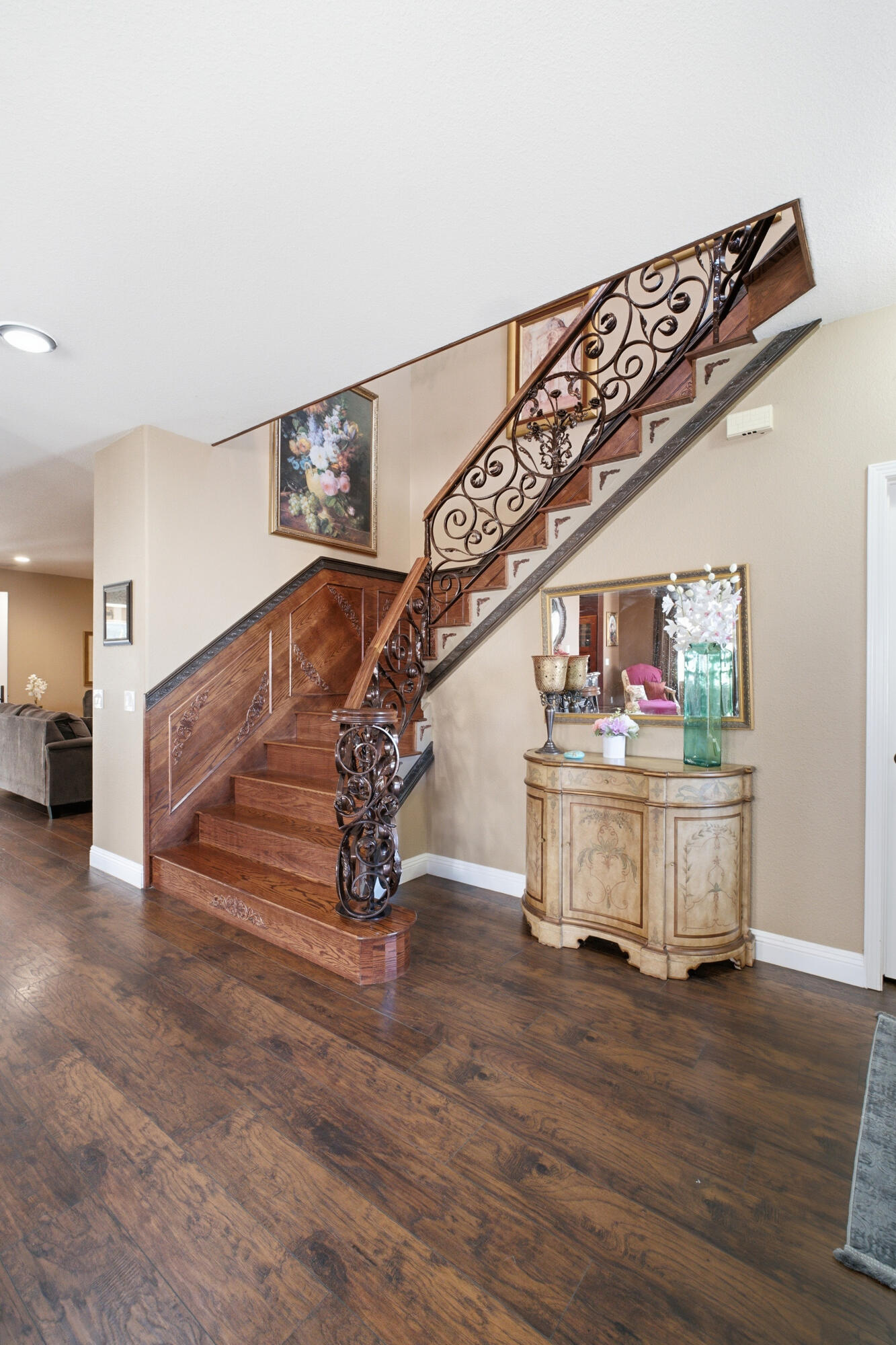 5733 W Babcock Ave, Visalia, CA 93291
