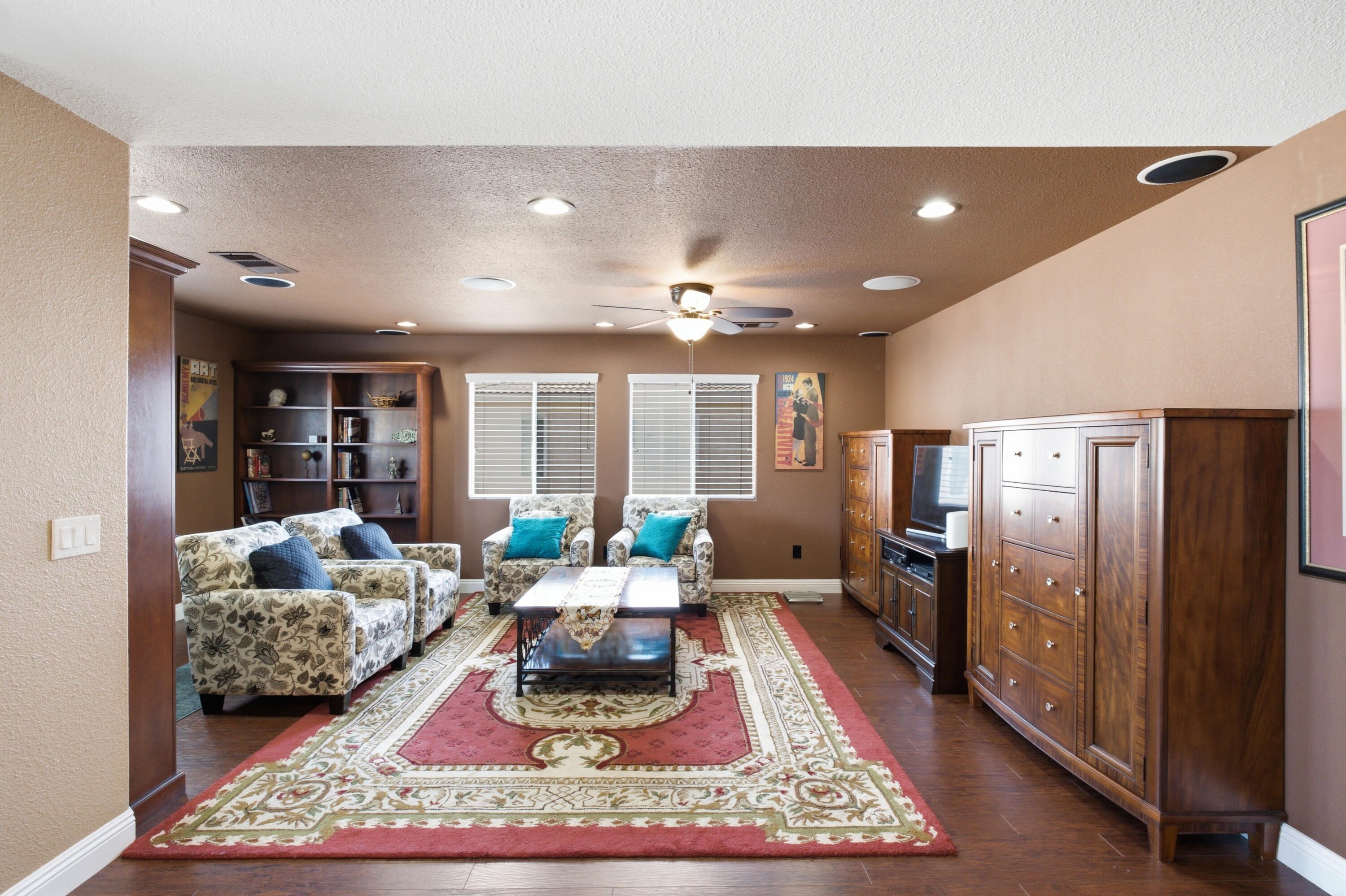 5733 W Babcock Ave, Visalia, CA 93291