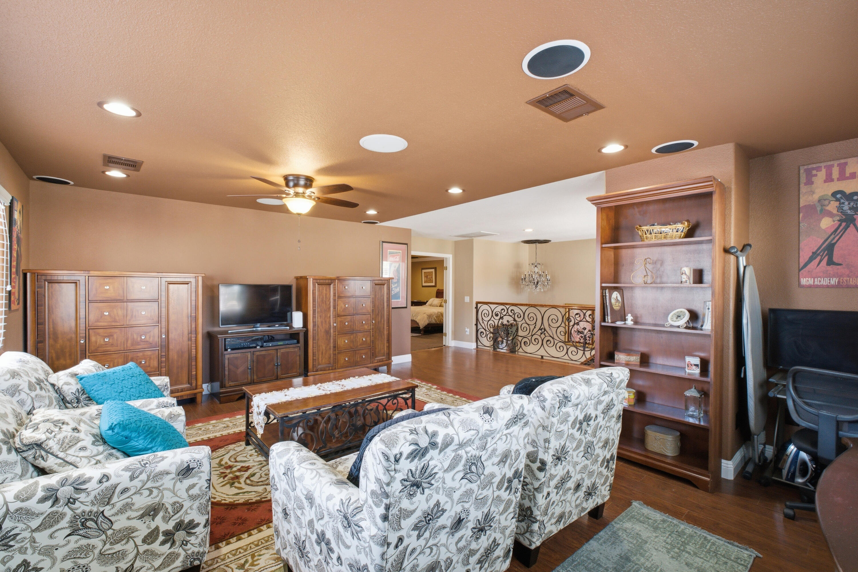 5733 W Babcock Ave, Visalia, CA 93291