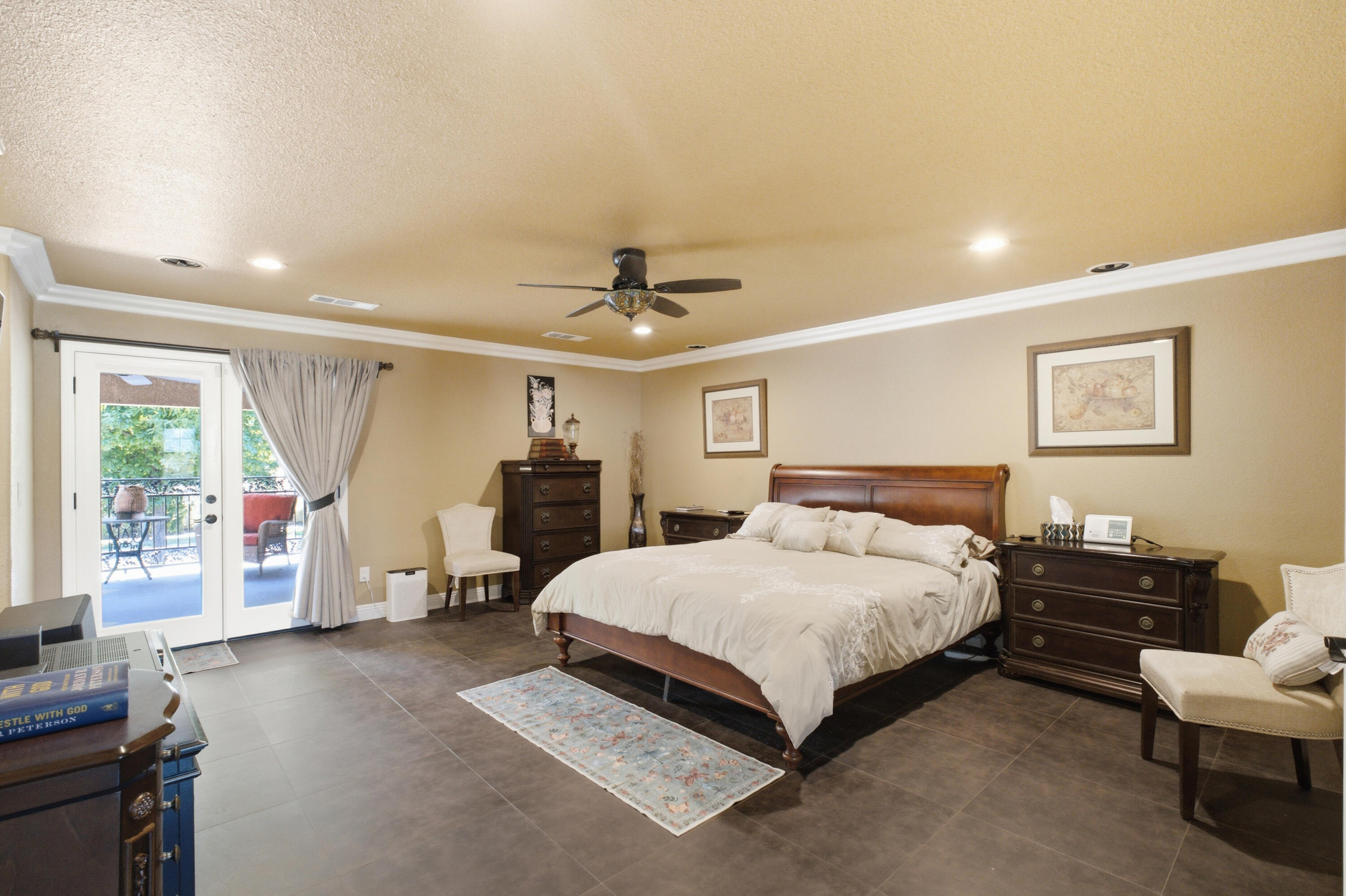 5733 W Babcock Ave, Visalia, CA 93291