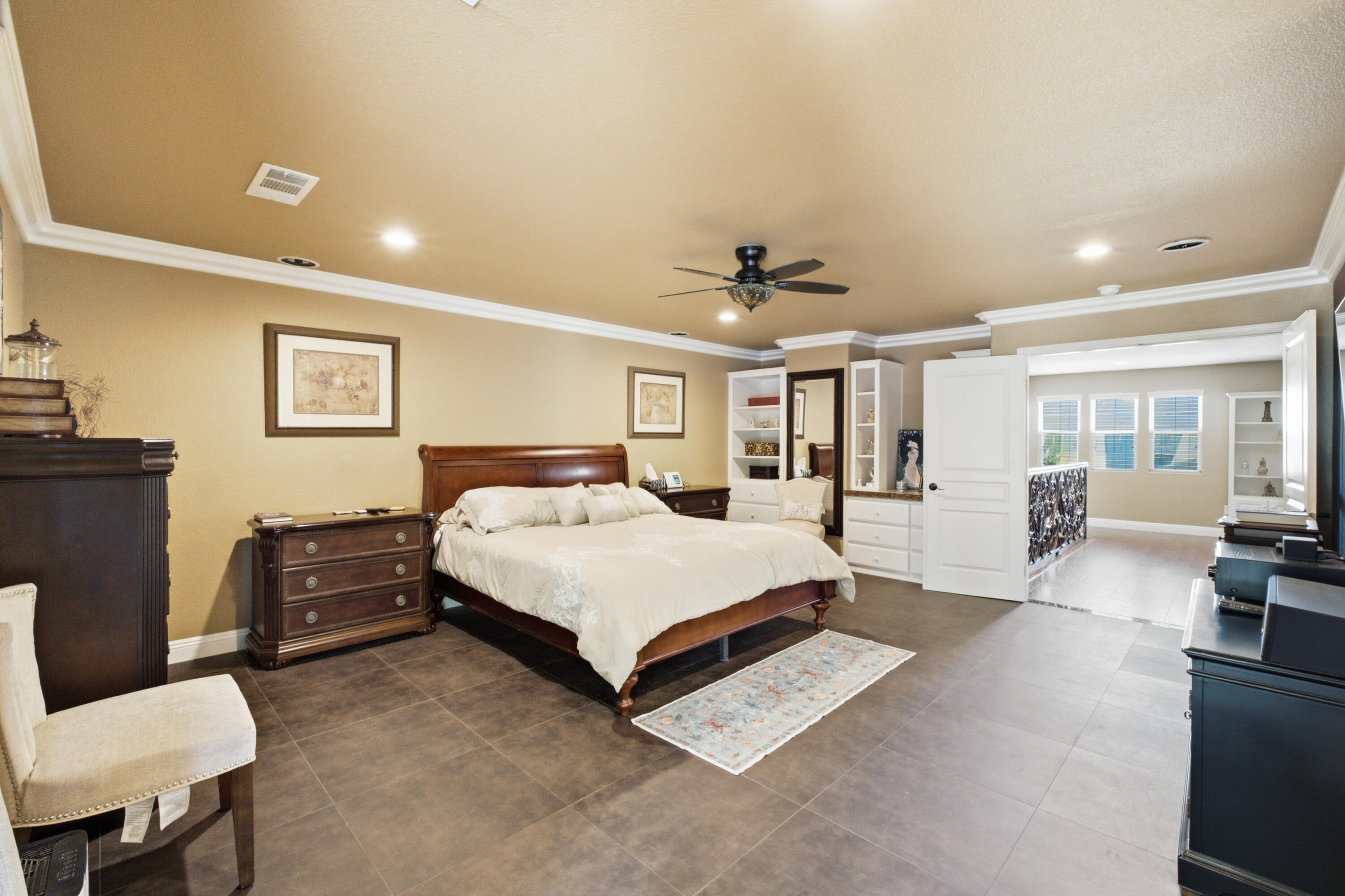 5733 W Babcock Ave, Visalia, CA 93291