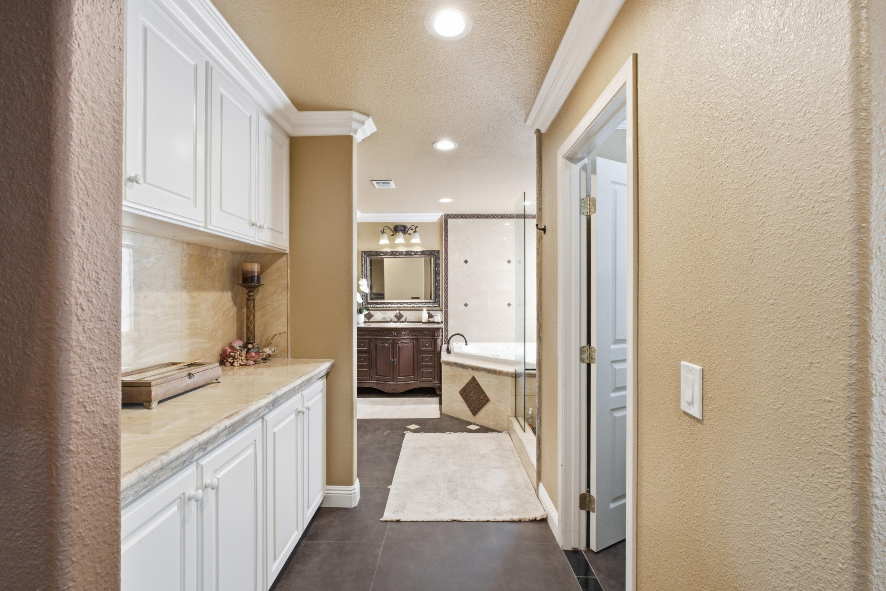 5733 W Babcock Ave, Visalia, CA 93291