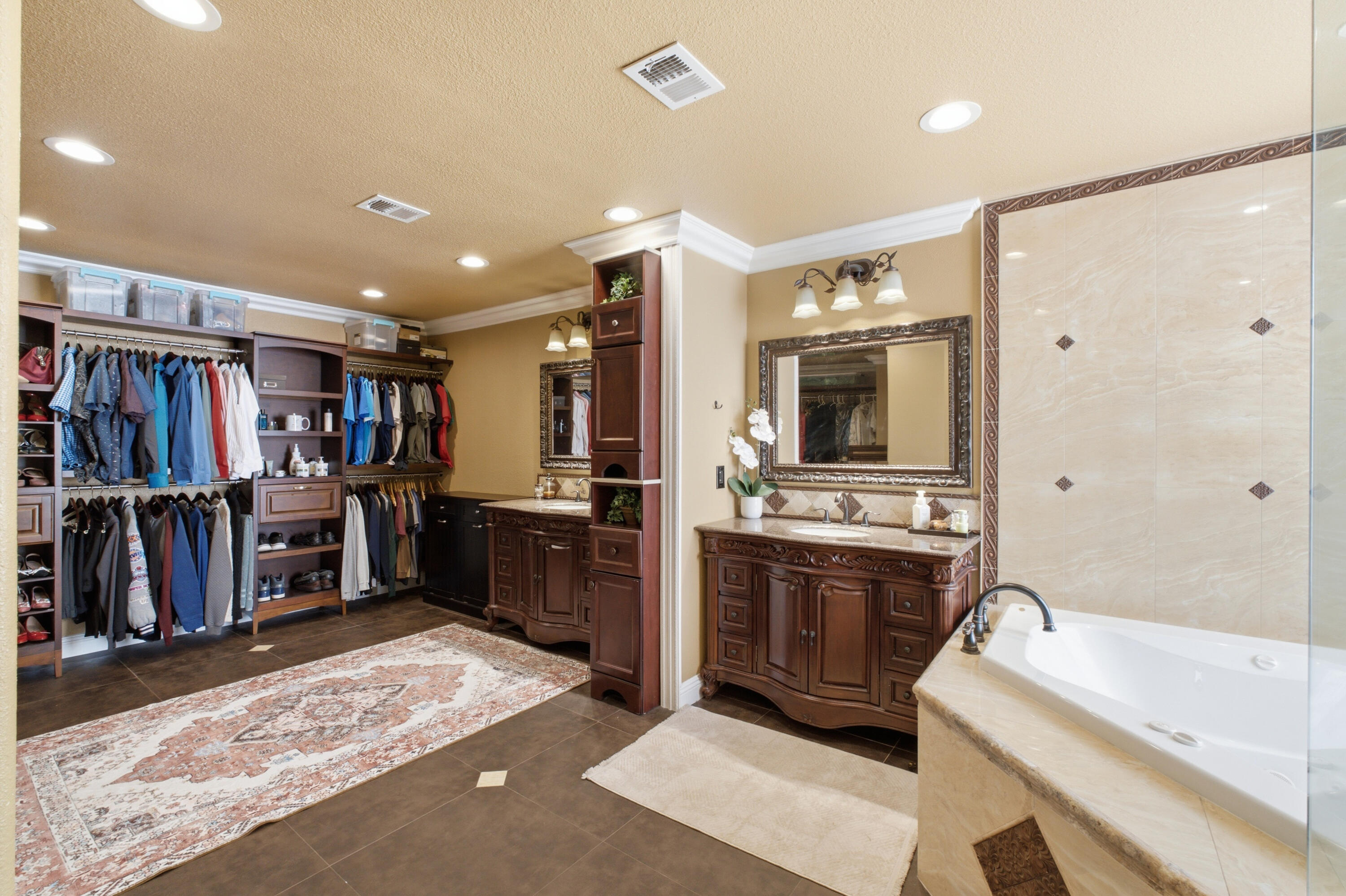 5733 W Babcock Ave, Visalia, CA 93291