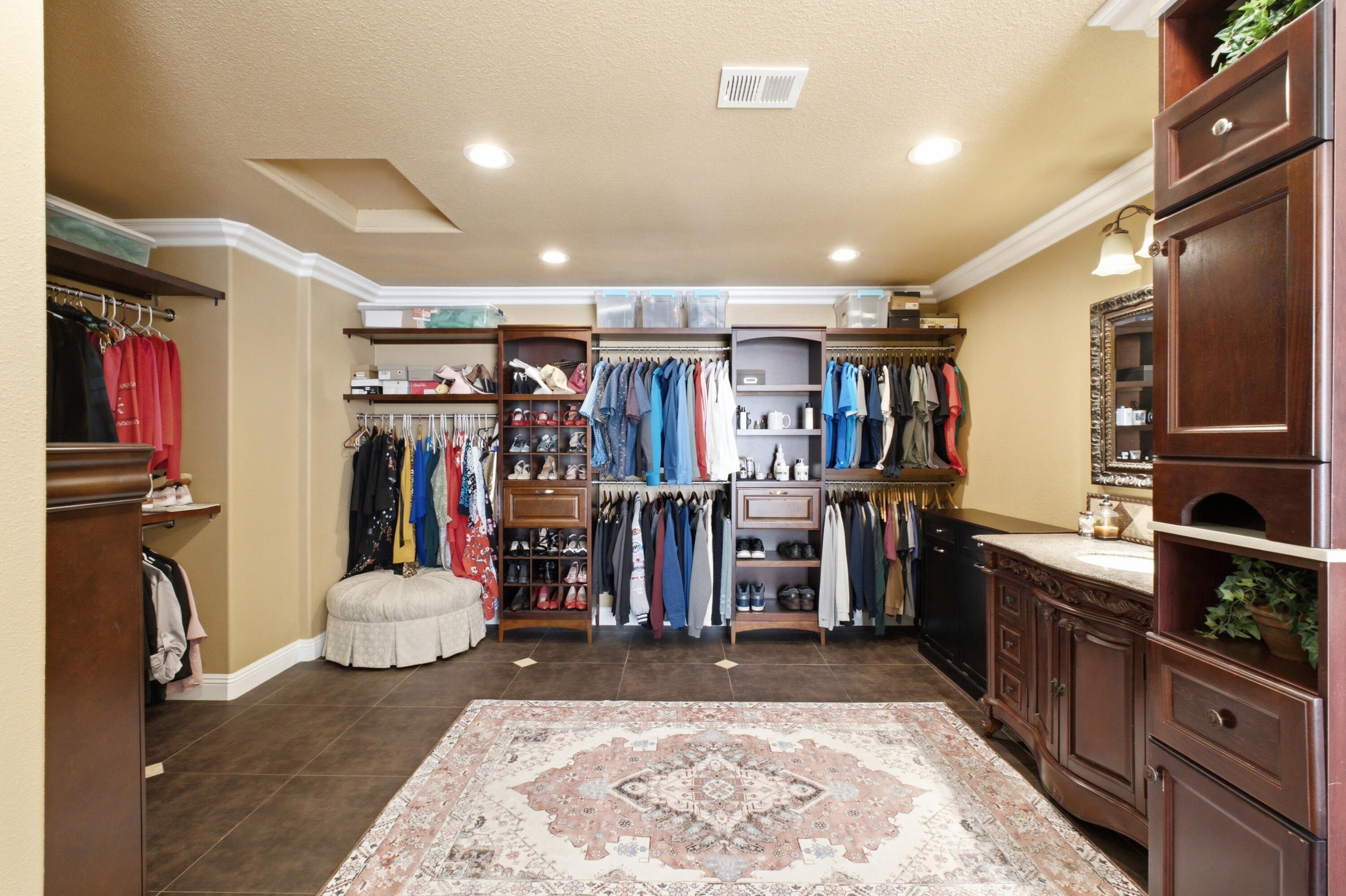 5733 W Babcock Ave, Visalia, CA 93291