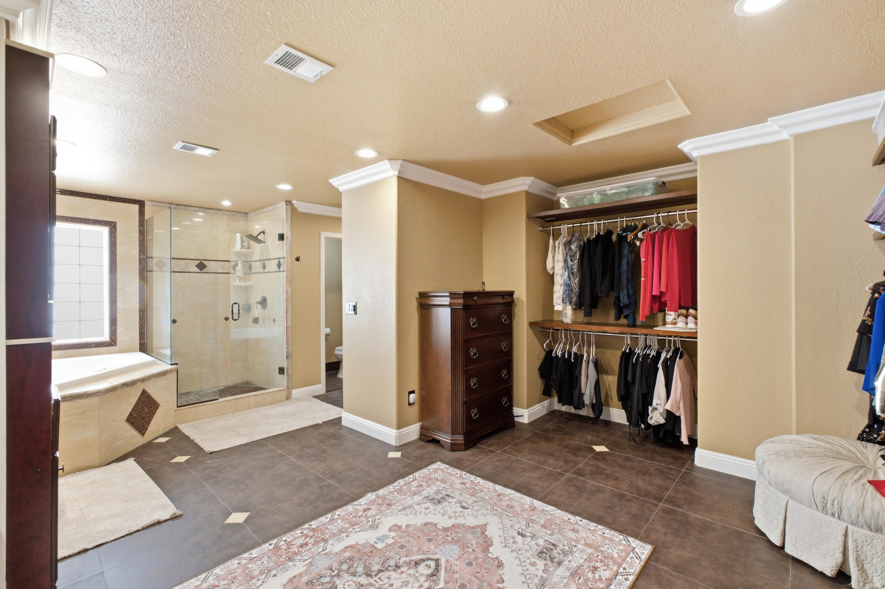 5733 W Babcock Ave, Visalia, CA 93291