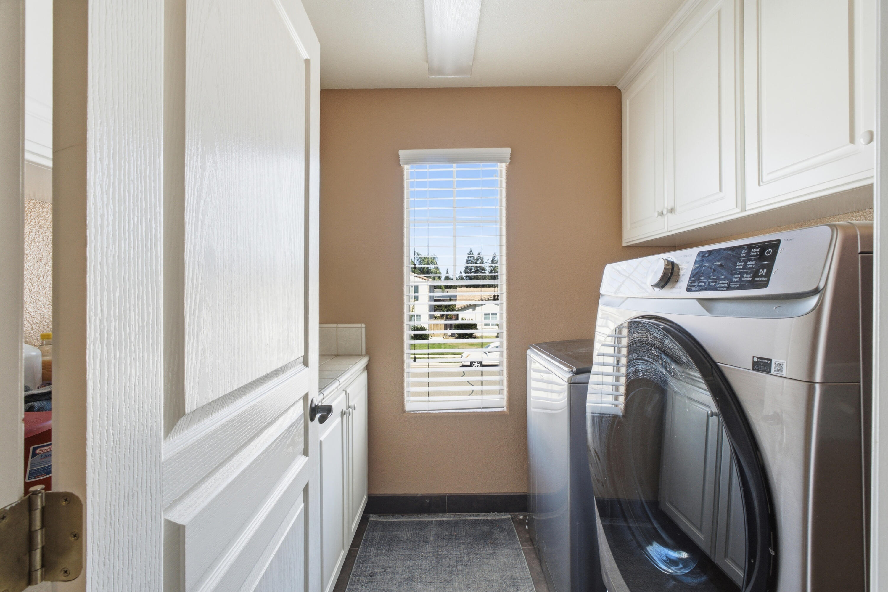 5733 W Babcock Ave, Visalia, CA 93291