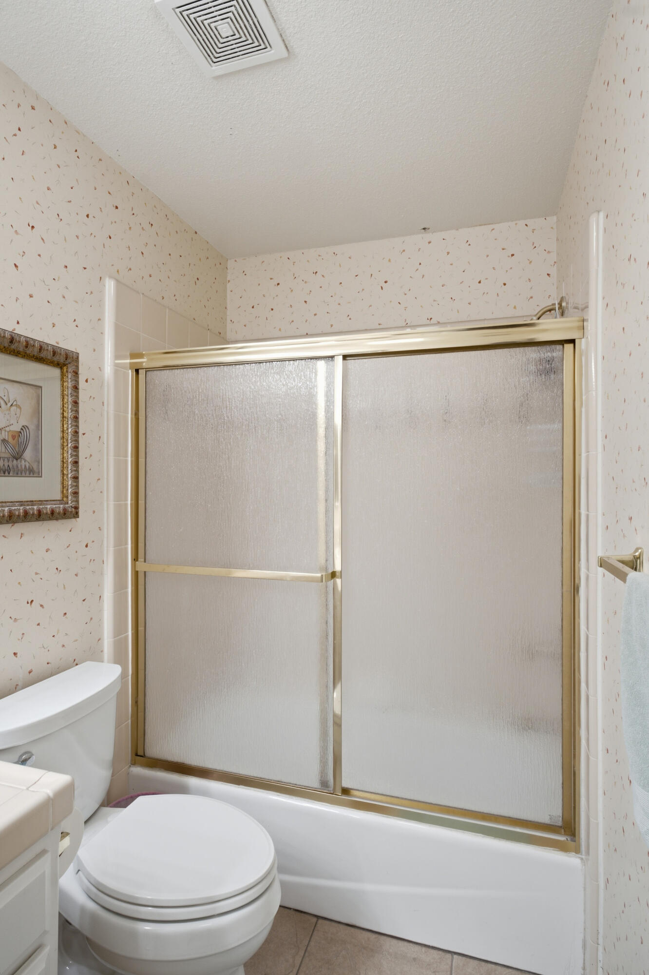 5733 W Babcock Ave, Visalia, CA 93291