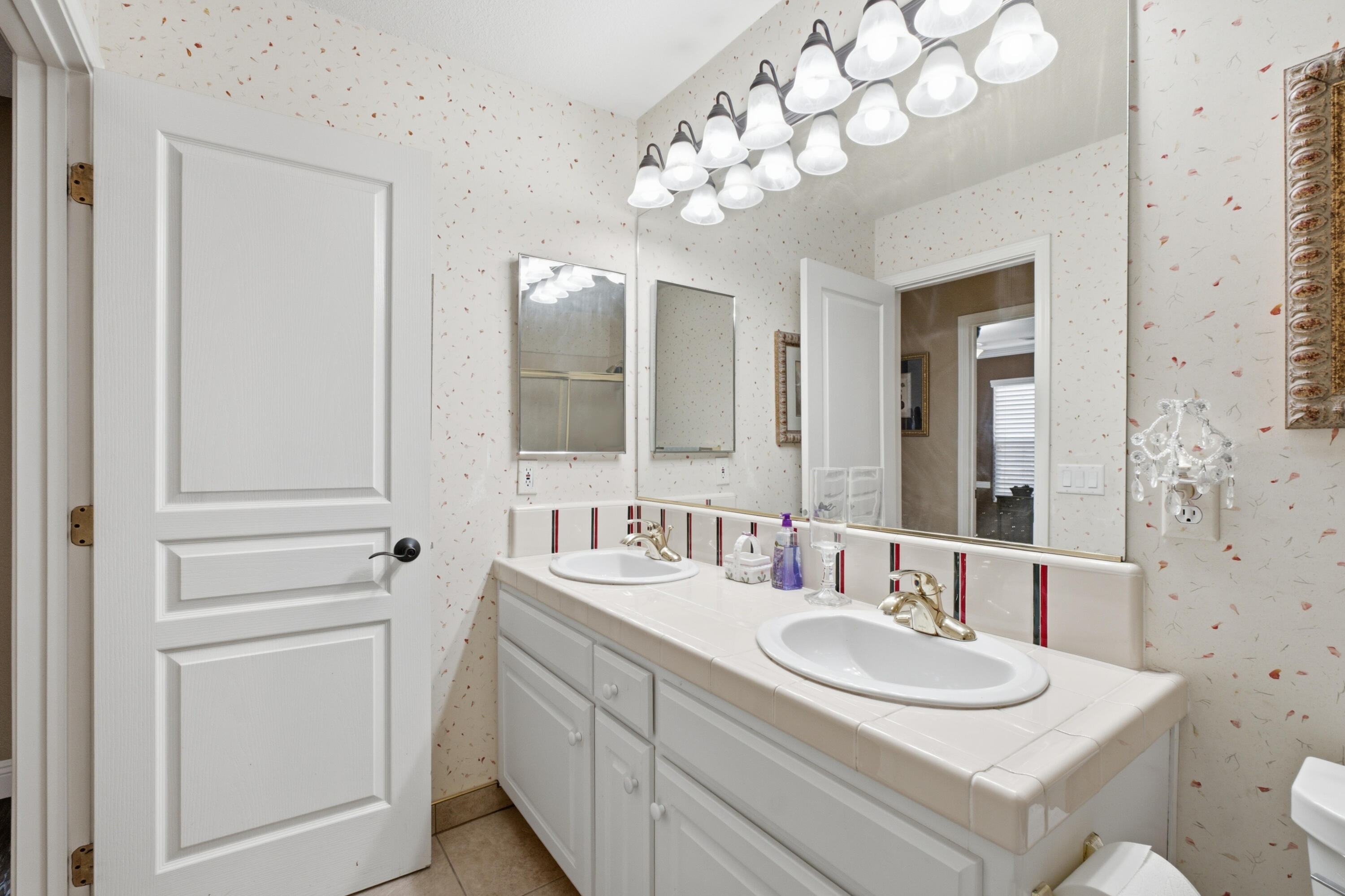 5733 W Babcock Ave, Visalia, CA 93291
