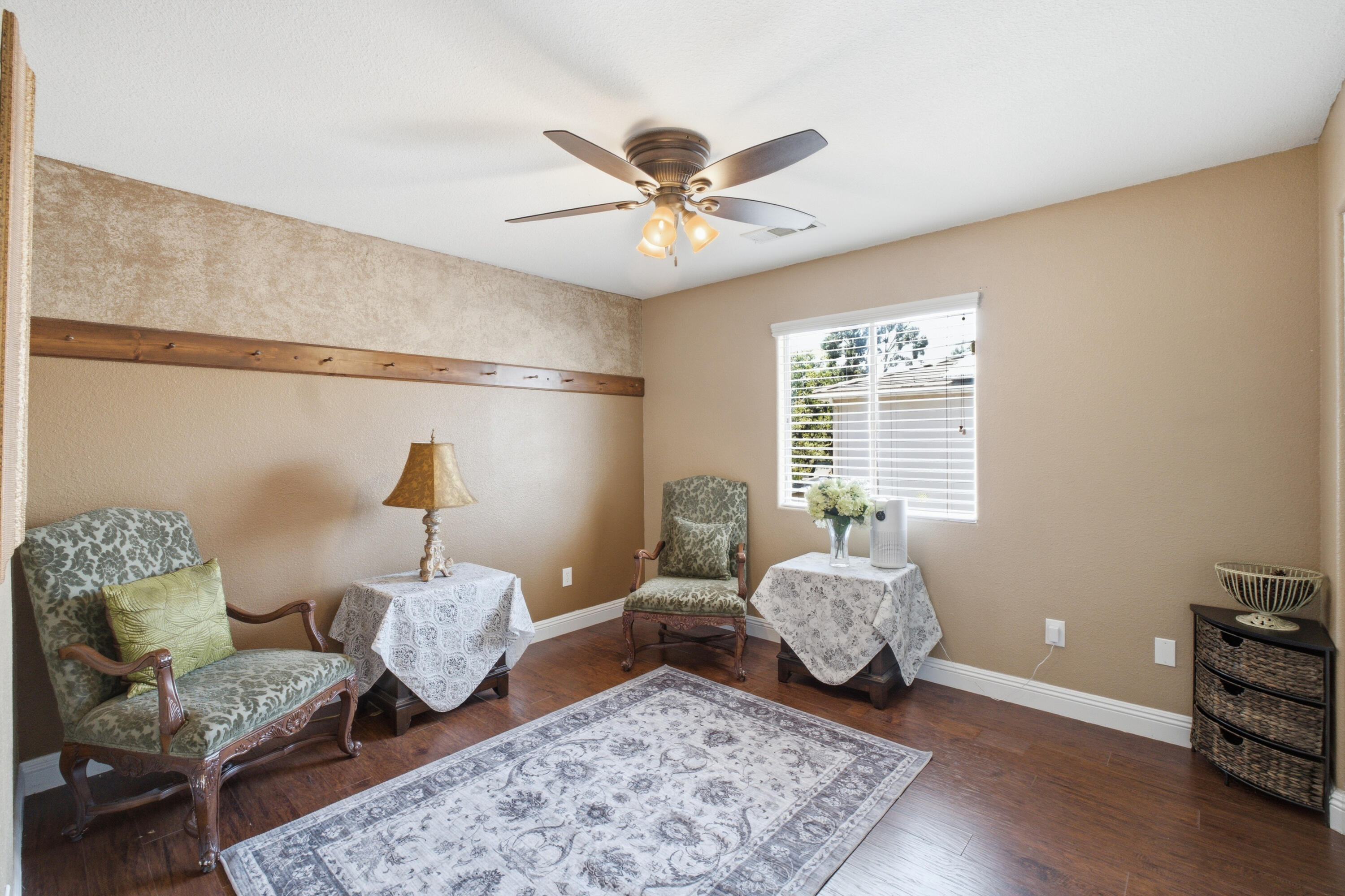 5733 W Babcock Ave, Visalia, CA 93291