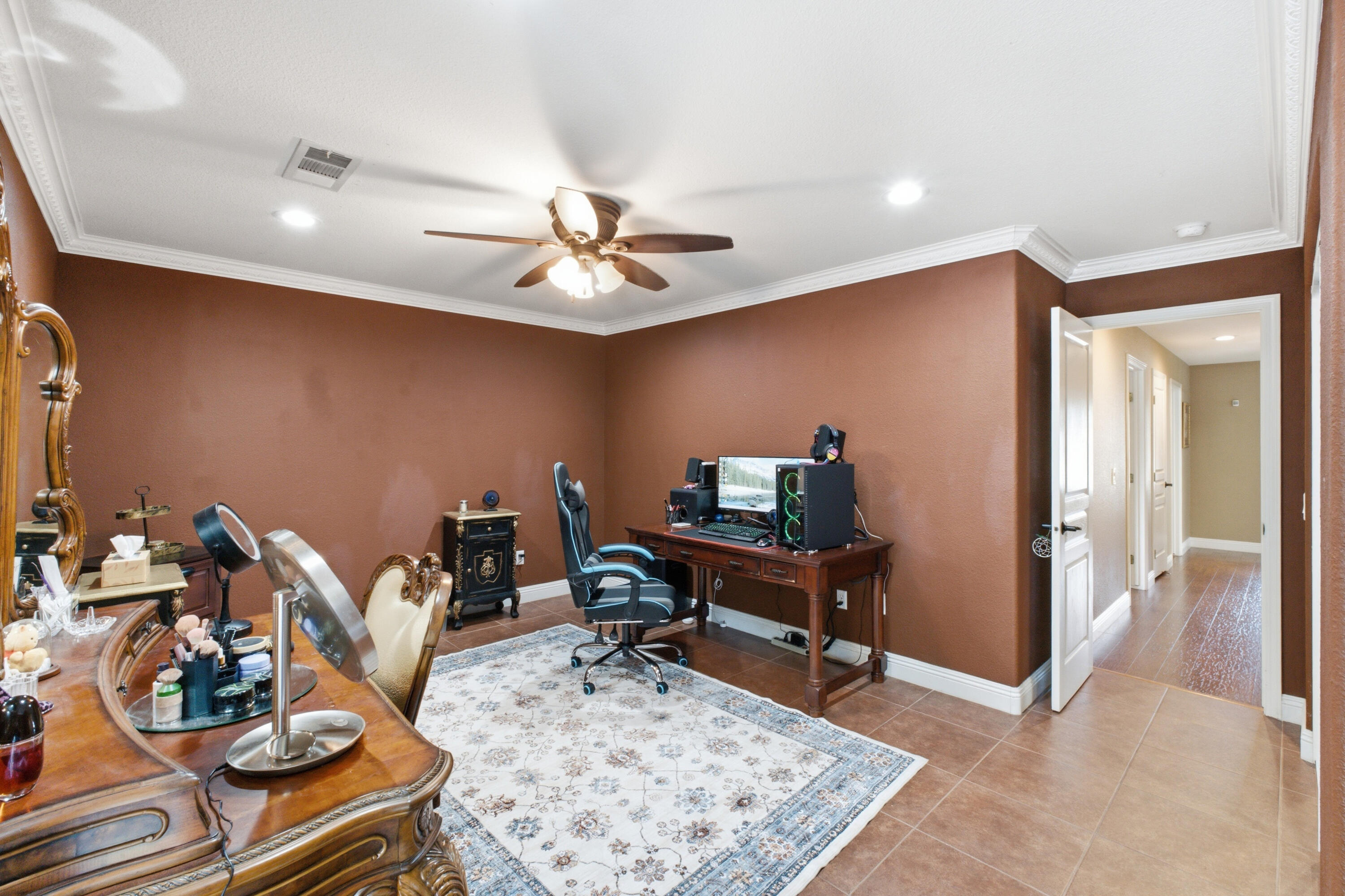 5733 W Babcock Ave, Visalia, CA 93291
