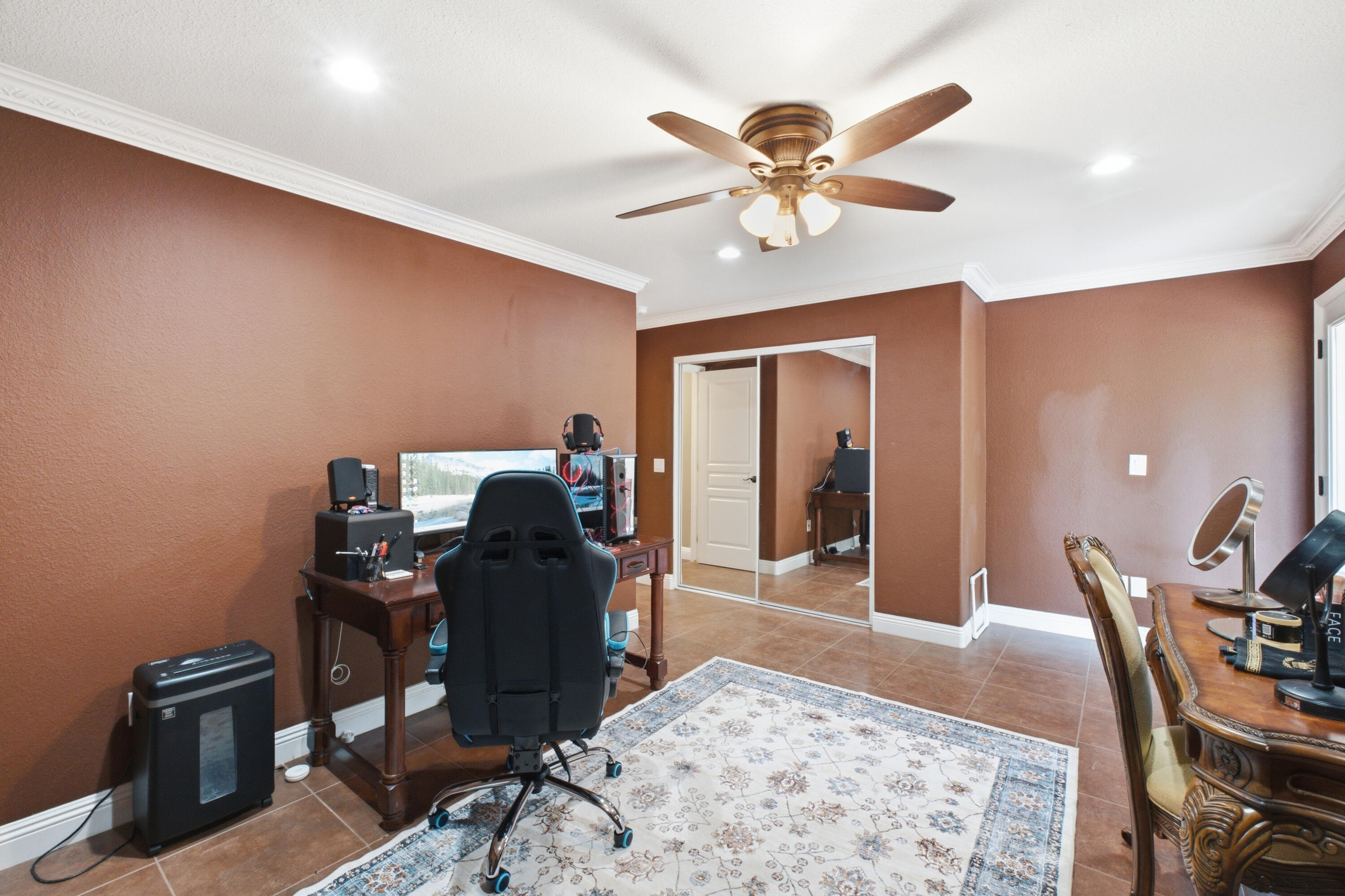 5733 W Babcock Ave, Visalia, CA 93291