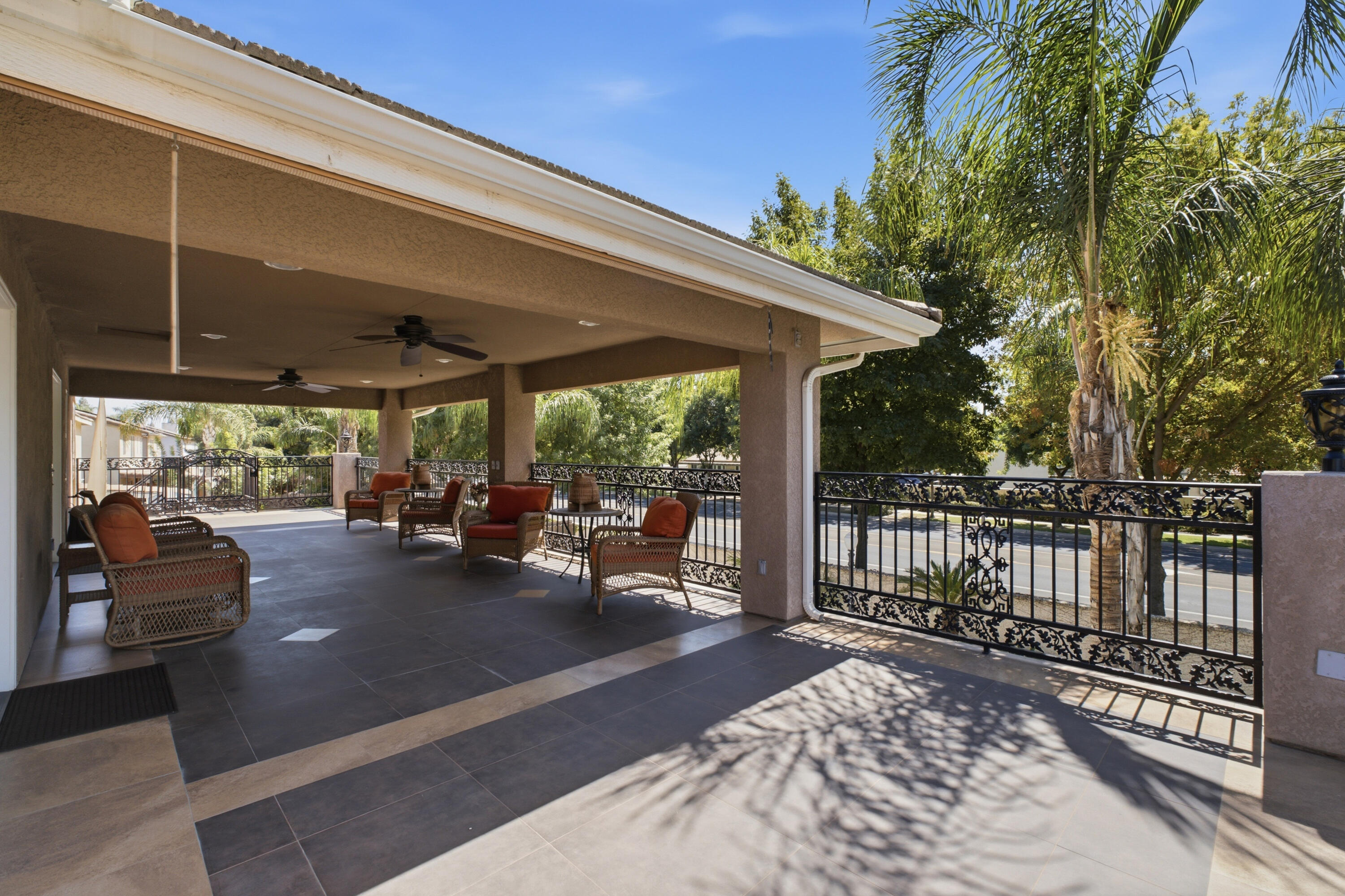 5733 W Babcock Ave, Visalia, CA 93291