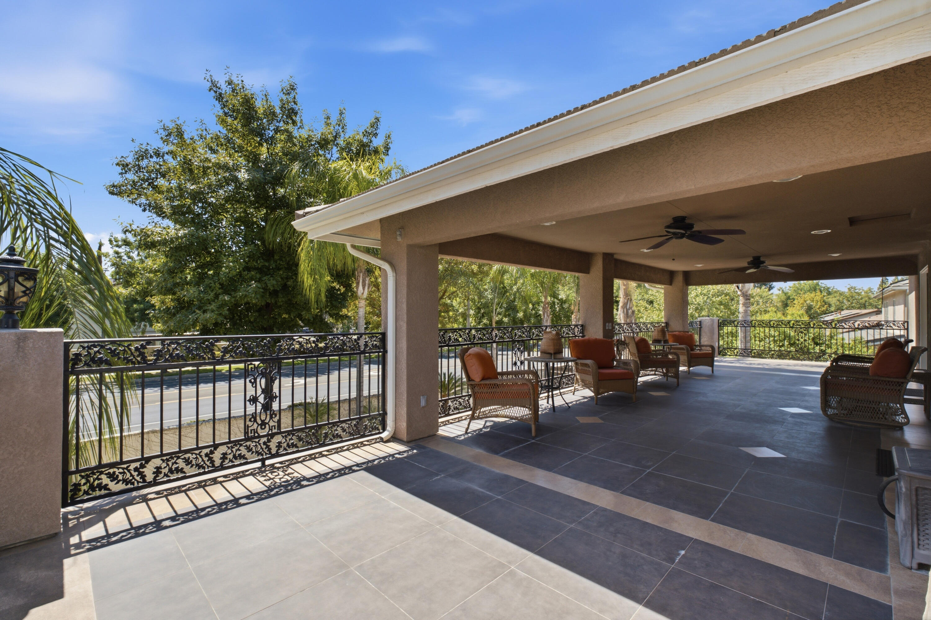 5733 W Babcock Ave, Visalia, CA 93291