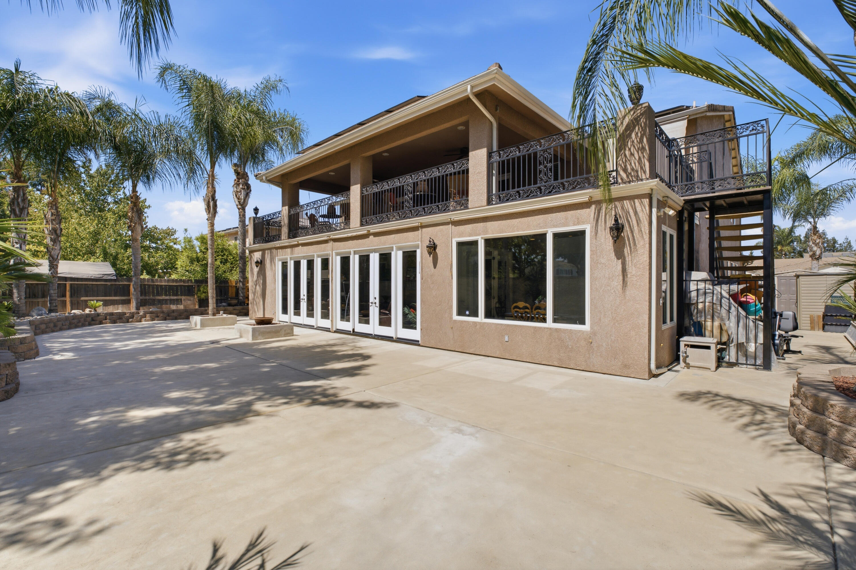 5733 W Babcock Ave, Visalia, CA 93291
