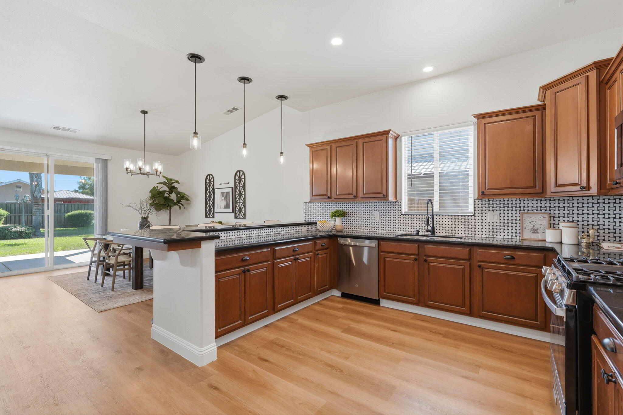2697 Doral Ct, Tulare, CA 93274