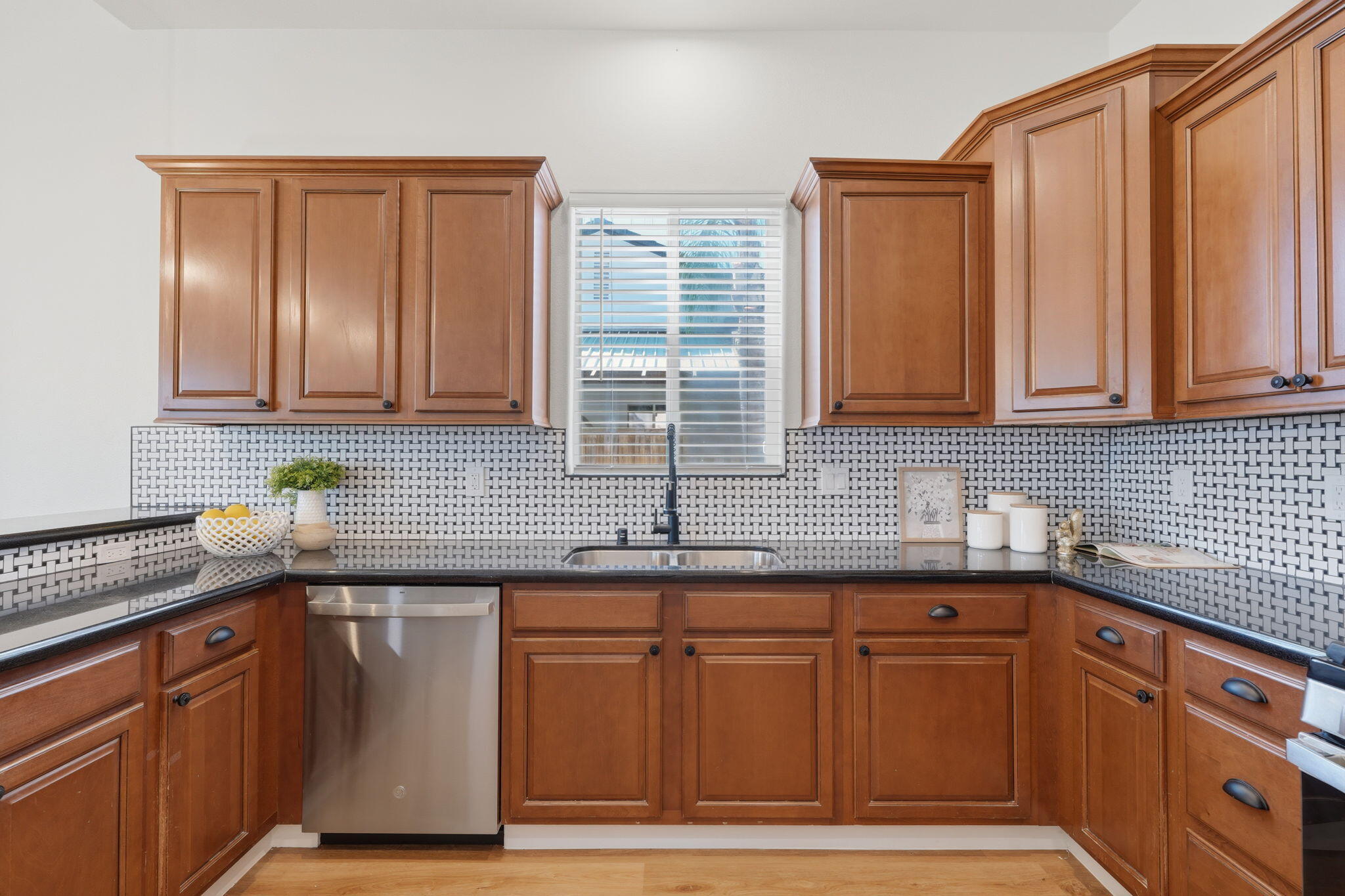 2697 Doral Ct, Tulare, CA 93274