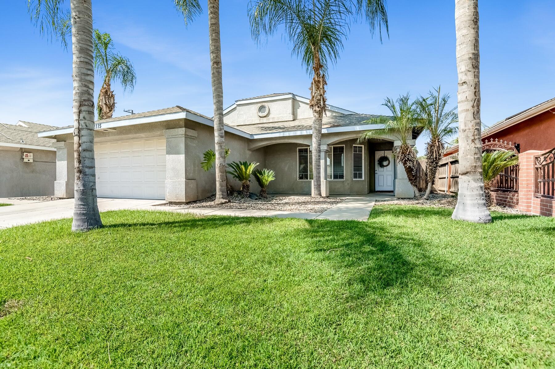 2115 N Virginia Ct, Farmersville, CA 93223