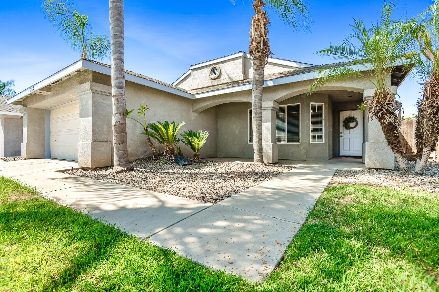 2115 N Virginia Ct, Farmersville, CA 93223