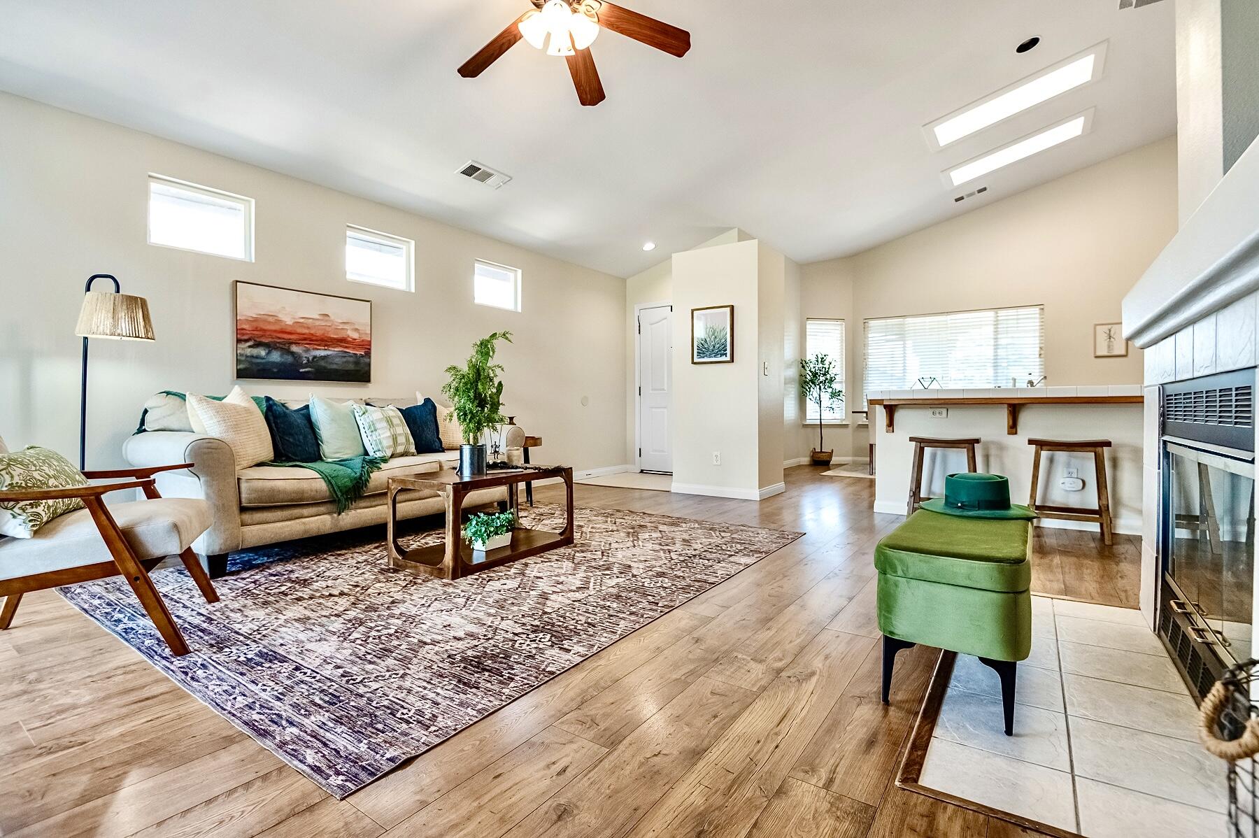 2115 N Virginia Ct, Farmersville, CA 93223