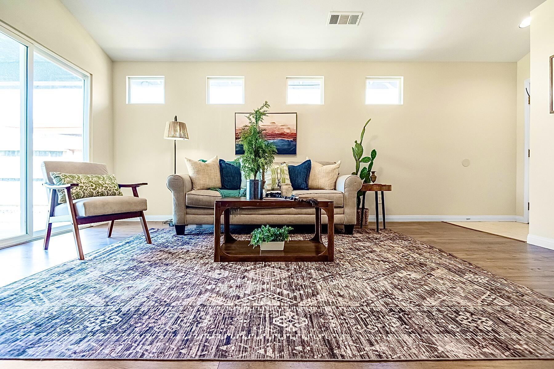 2115 N Virginia Ct, Farmersville, CA 93223