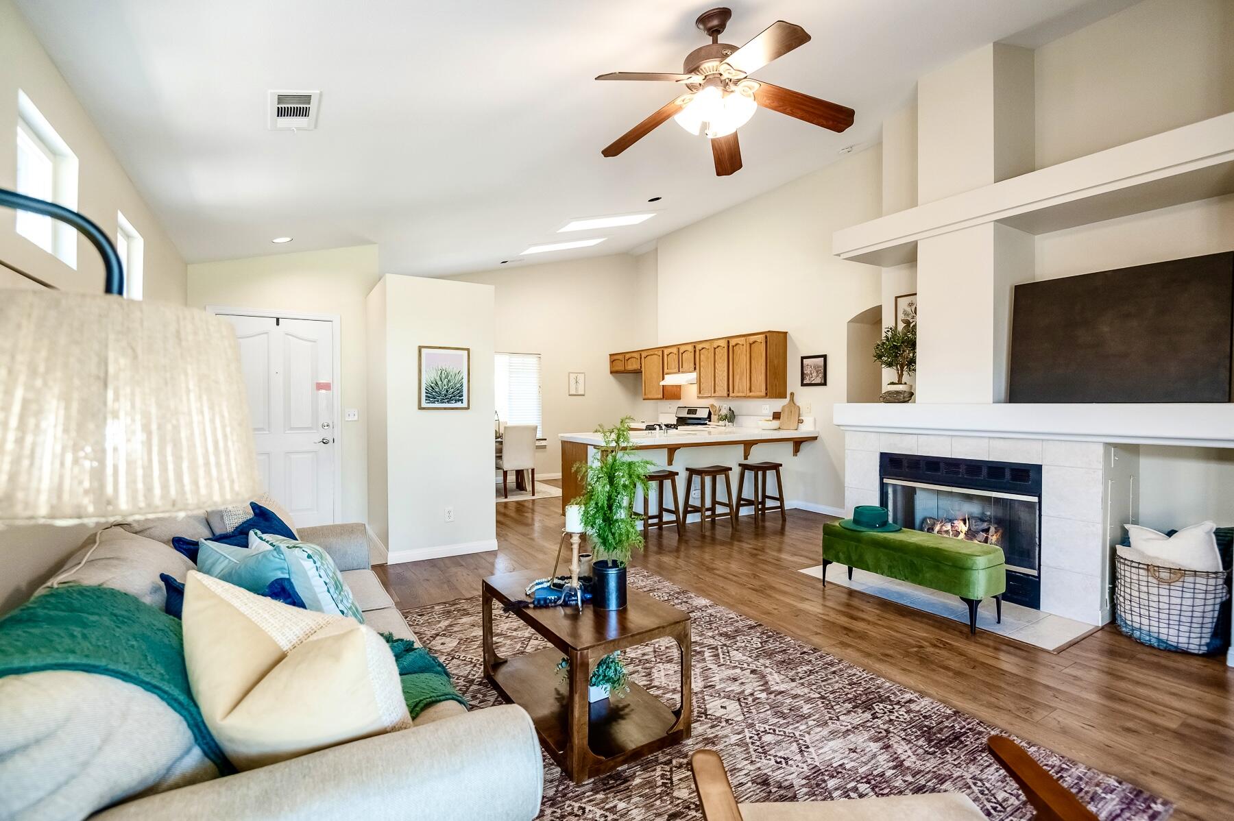 2115 N Virginia Ct, Farmersville, CA 93223