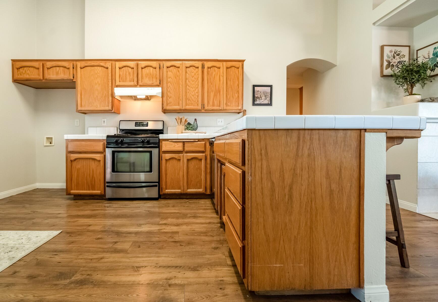 2115 N Virginia Ct, Farmersville, CA 93223