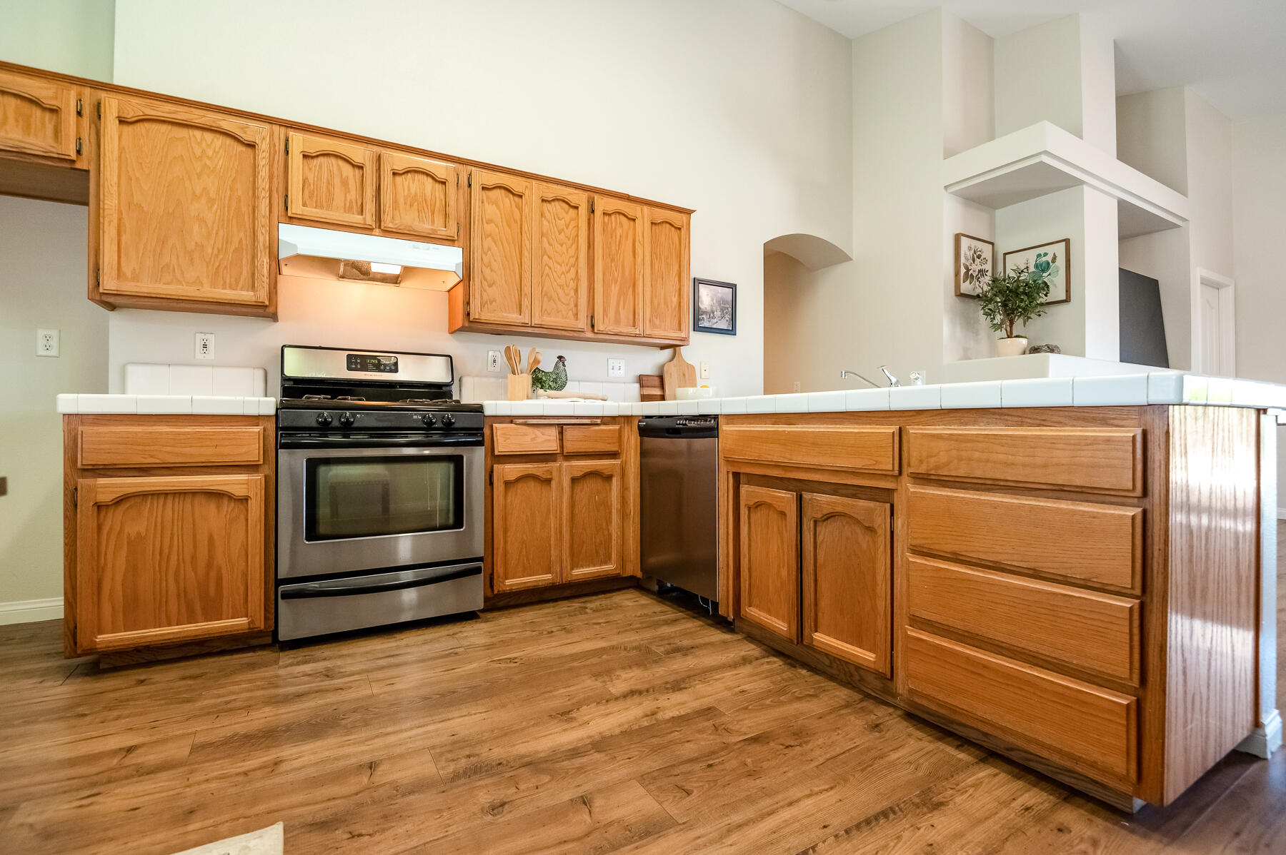 2115 N Virginia Ct, Farmersville, CA 93223