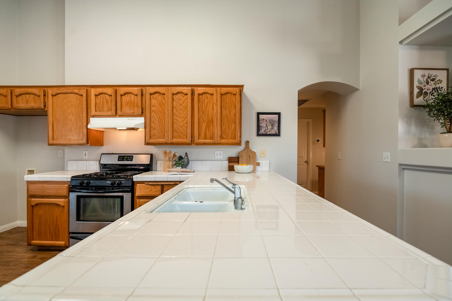 2115 N Virginia Ct, Farmersville, CA 93223