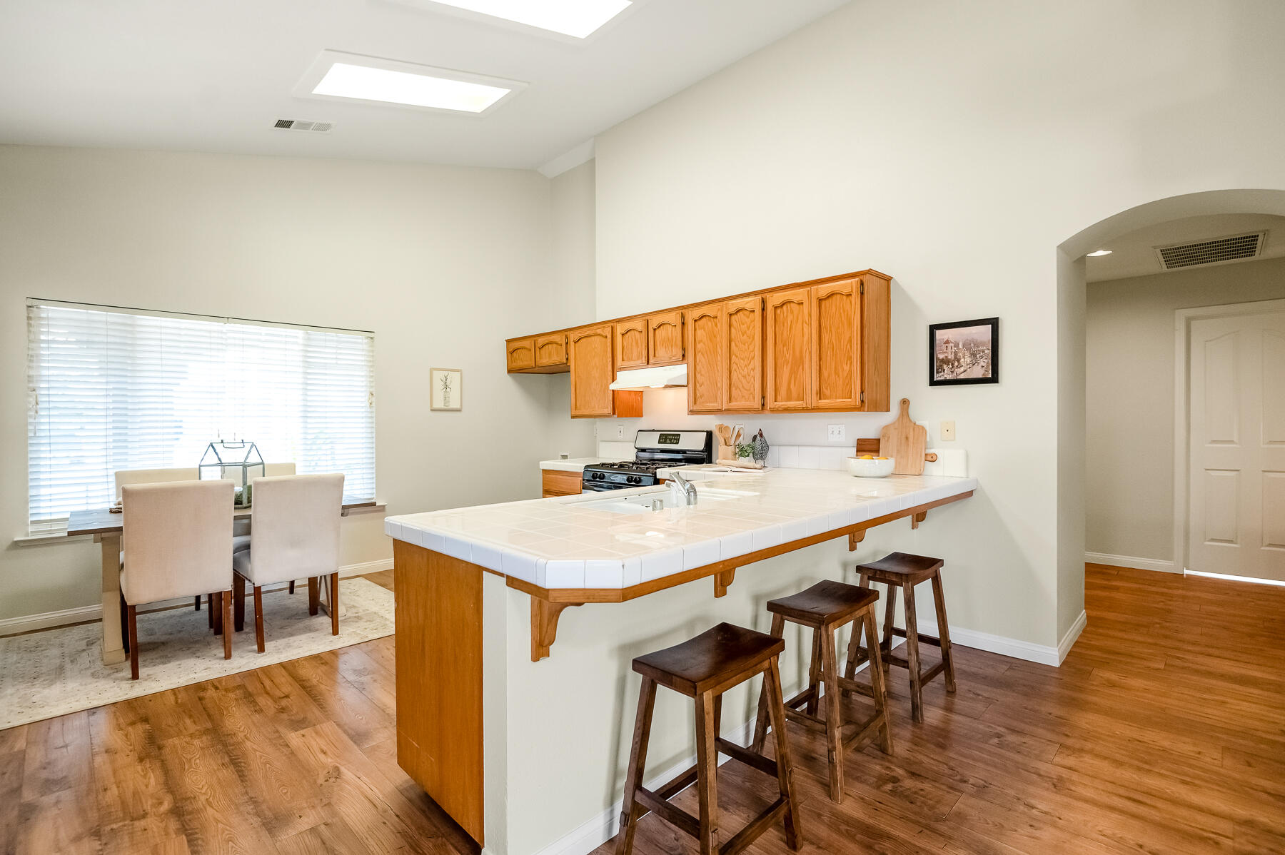 2115 N Virginia Ct, Farmersville, CA 93223