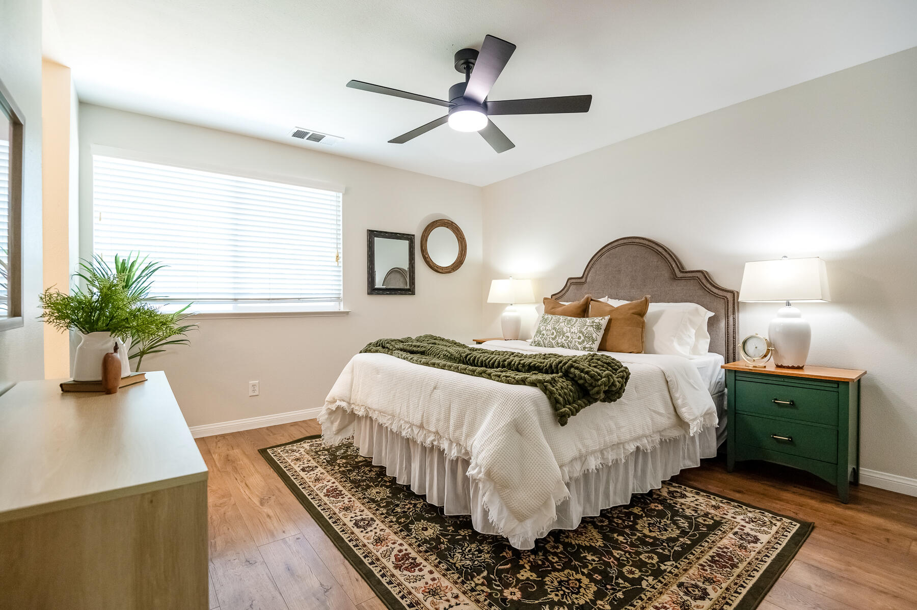2115 N Virginia Ct, Farmersville, CA 93223