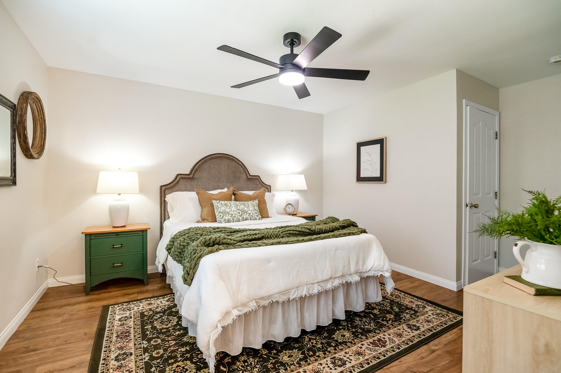 2115 N Virginia Ct, Farmersville, CA 93223
