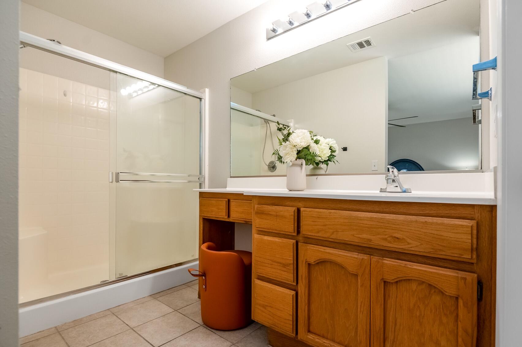 2115 N Virginia Ct, Farmersville, CA 93223
