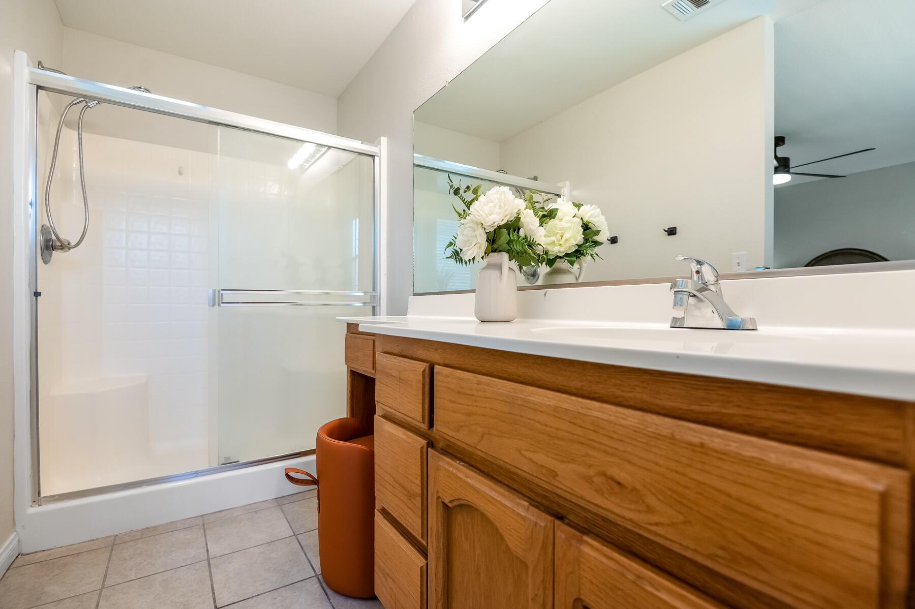 2115 N Virginia Ct, Farmersville, CA 93223