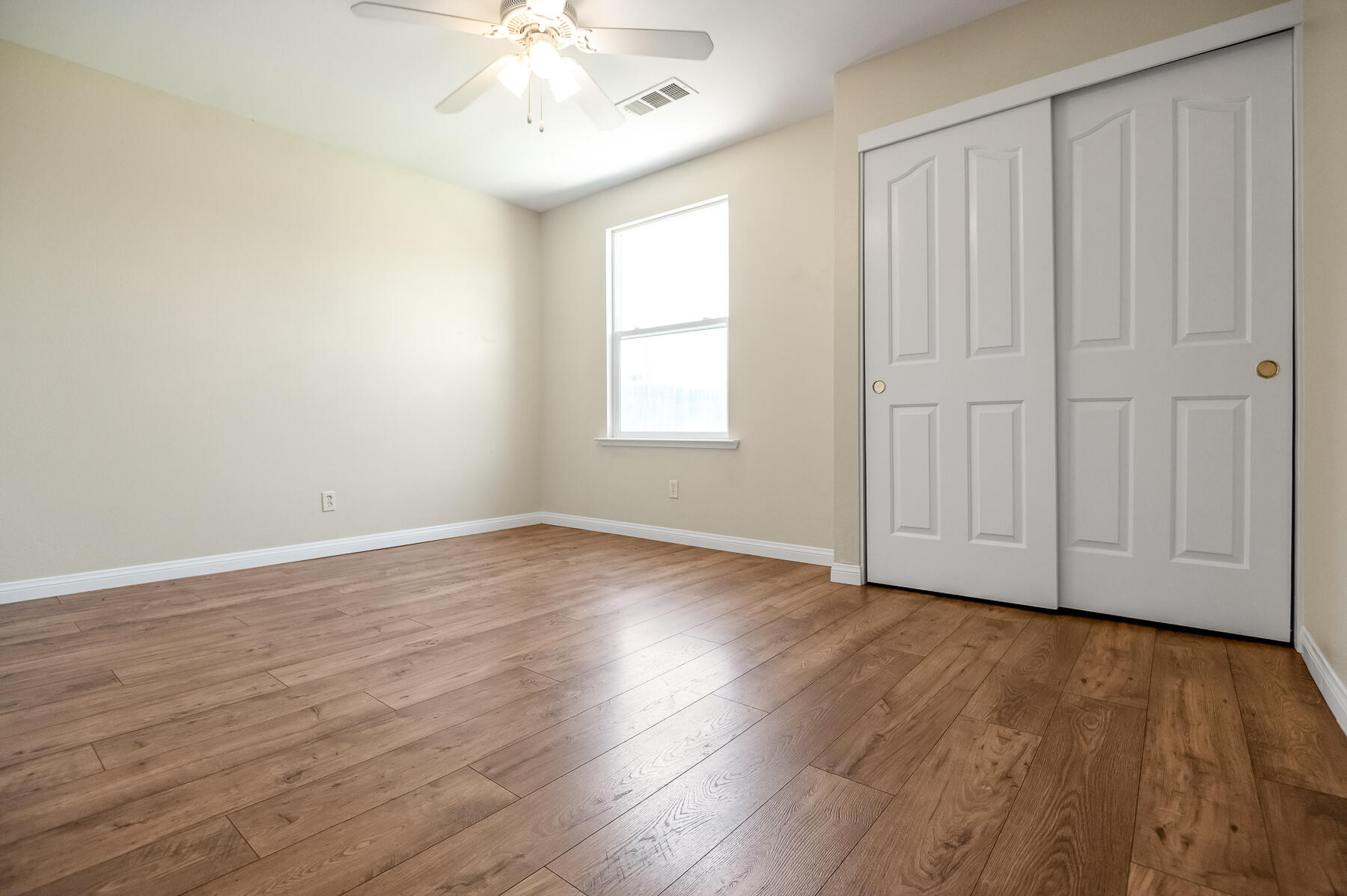 2115 N Virginia Ct, Farmersville, CA 93223