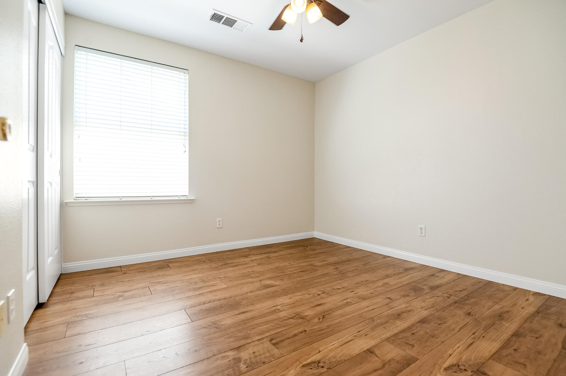 2115 N Virginia Ct, Farmersville, CA 93223