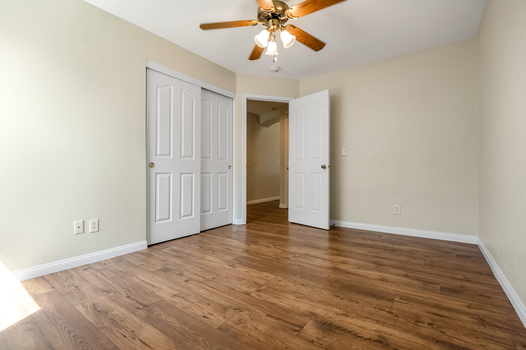 2115 N Virginia Ct, Farmersville, CA 93223