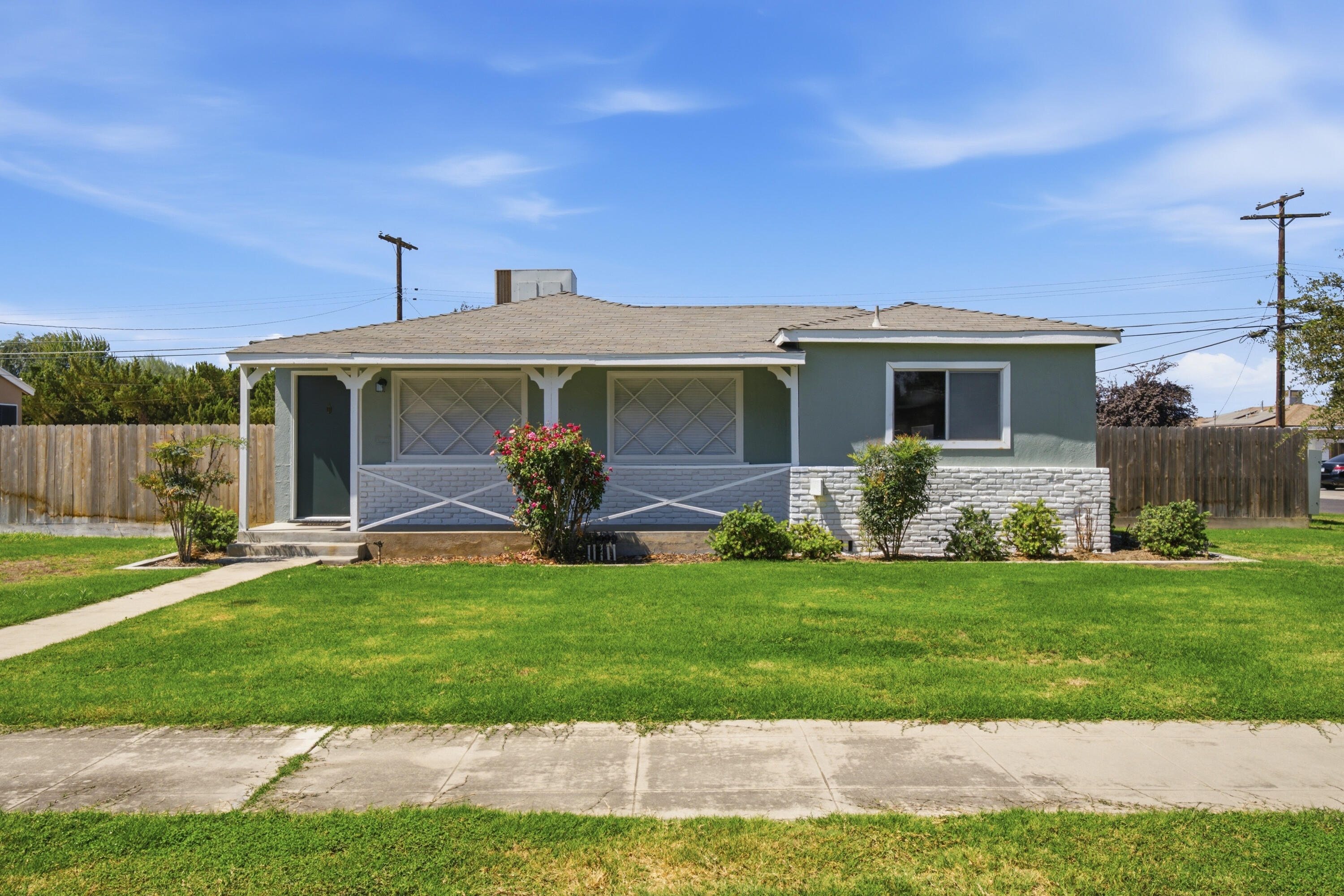547 N M, Tulare, CA 93274